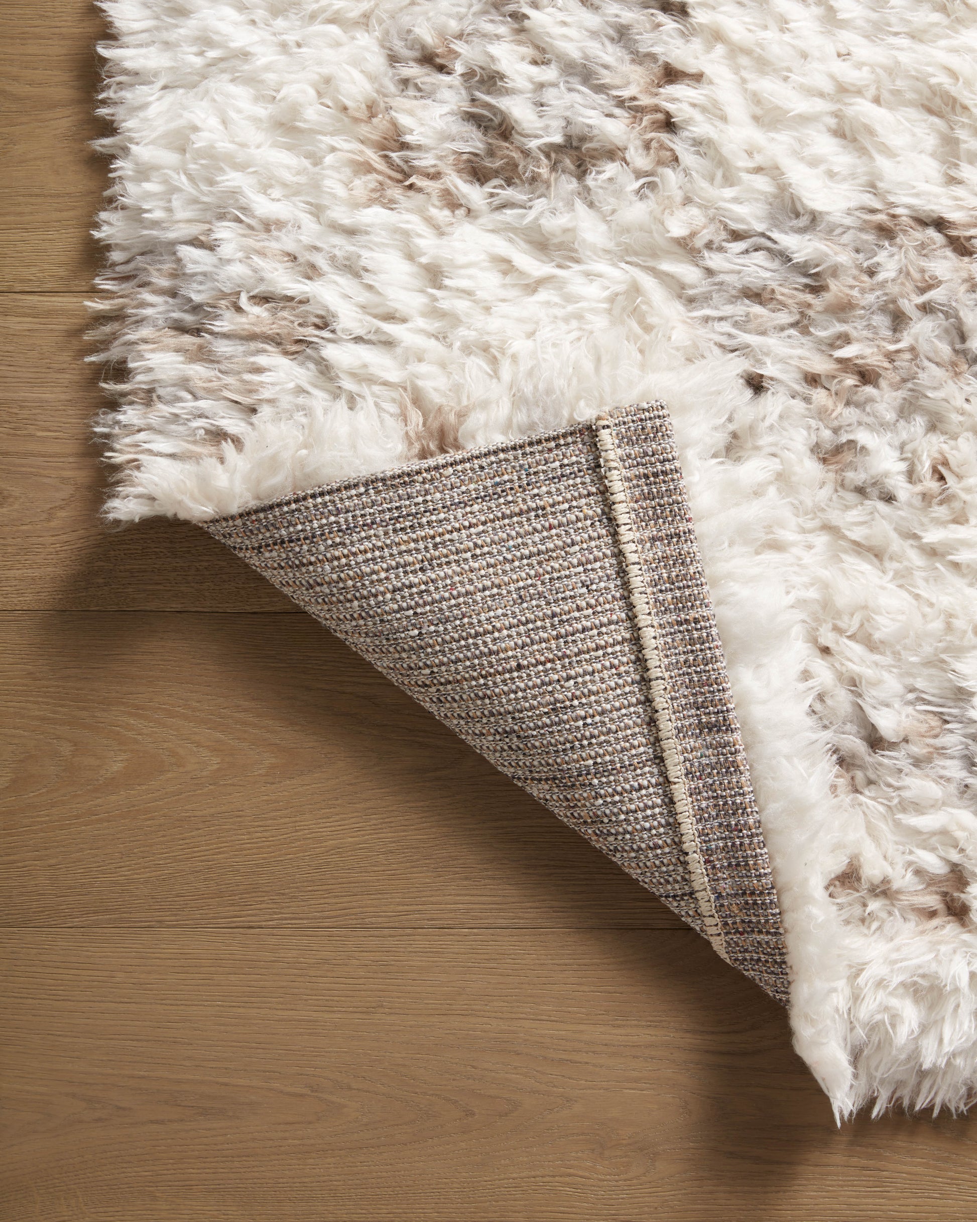 Angela Rose x Loloi Amira  Ivory Pebble Shag
