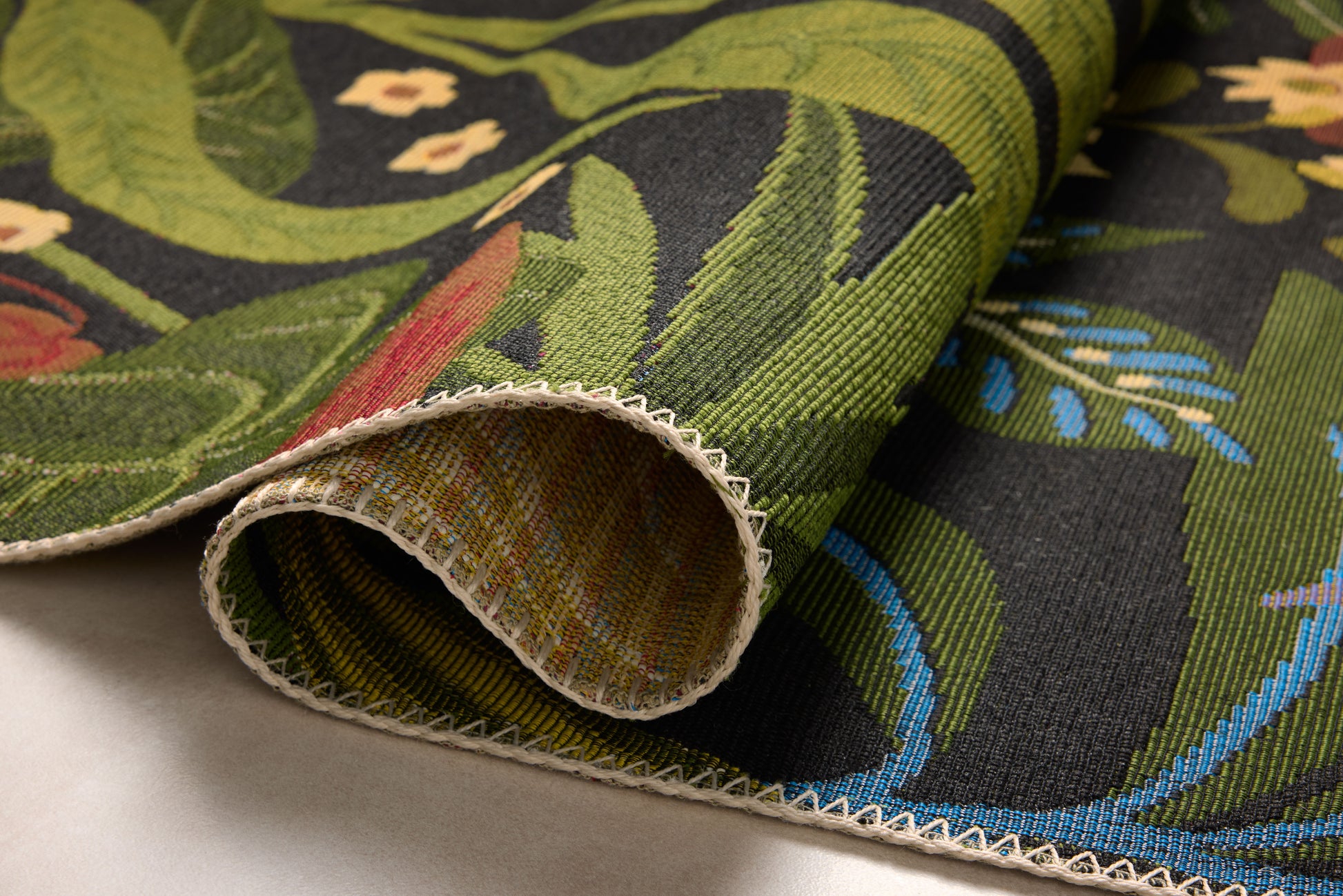 Loloi Botanical  Onyx Multi Indoor/Outdoor