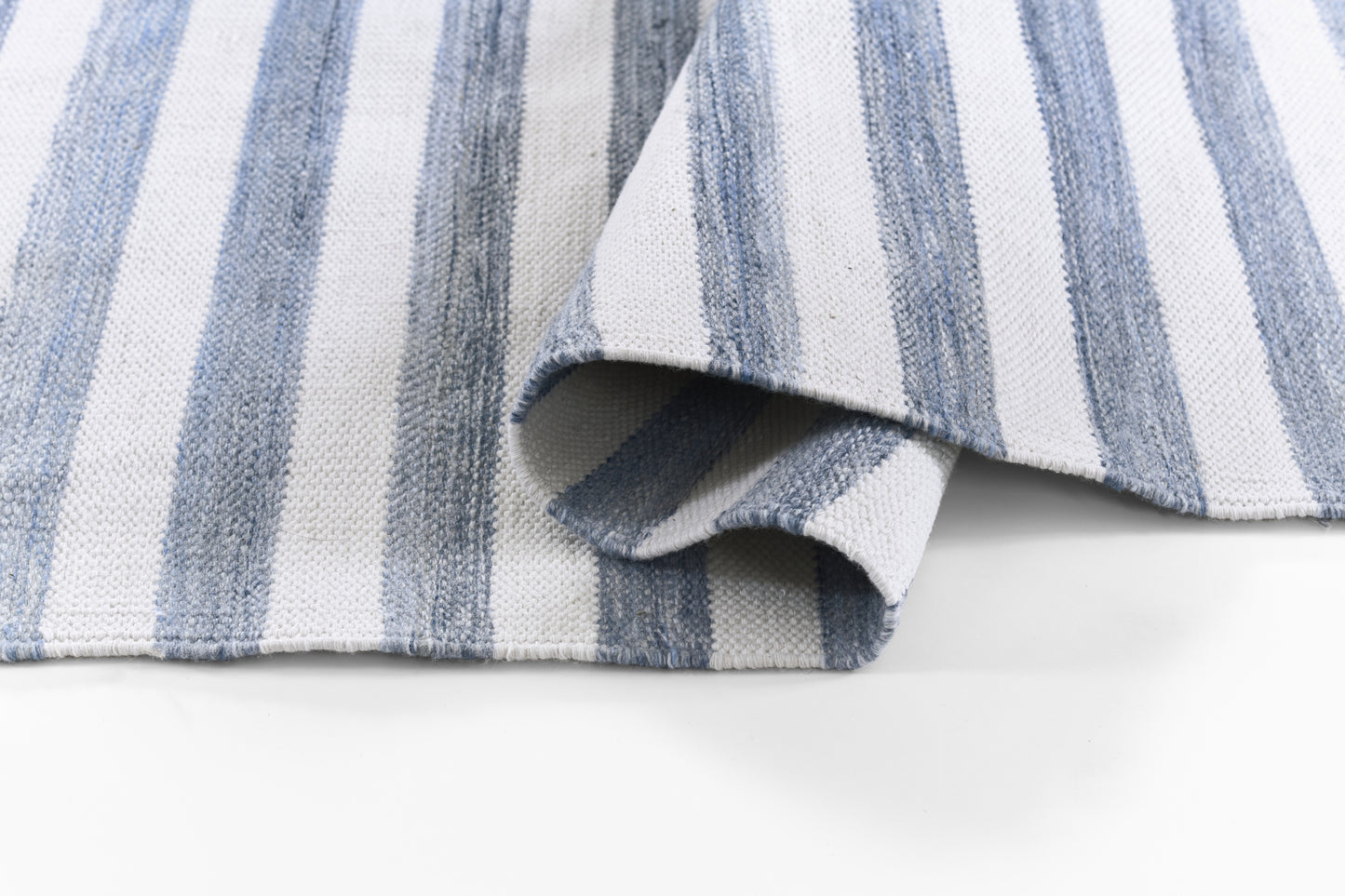 Momeni Cove  Blue  Contemporary