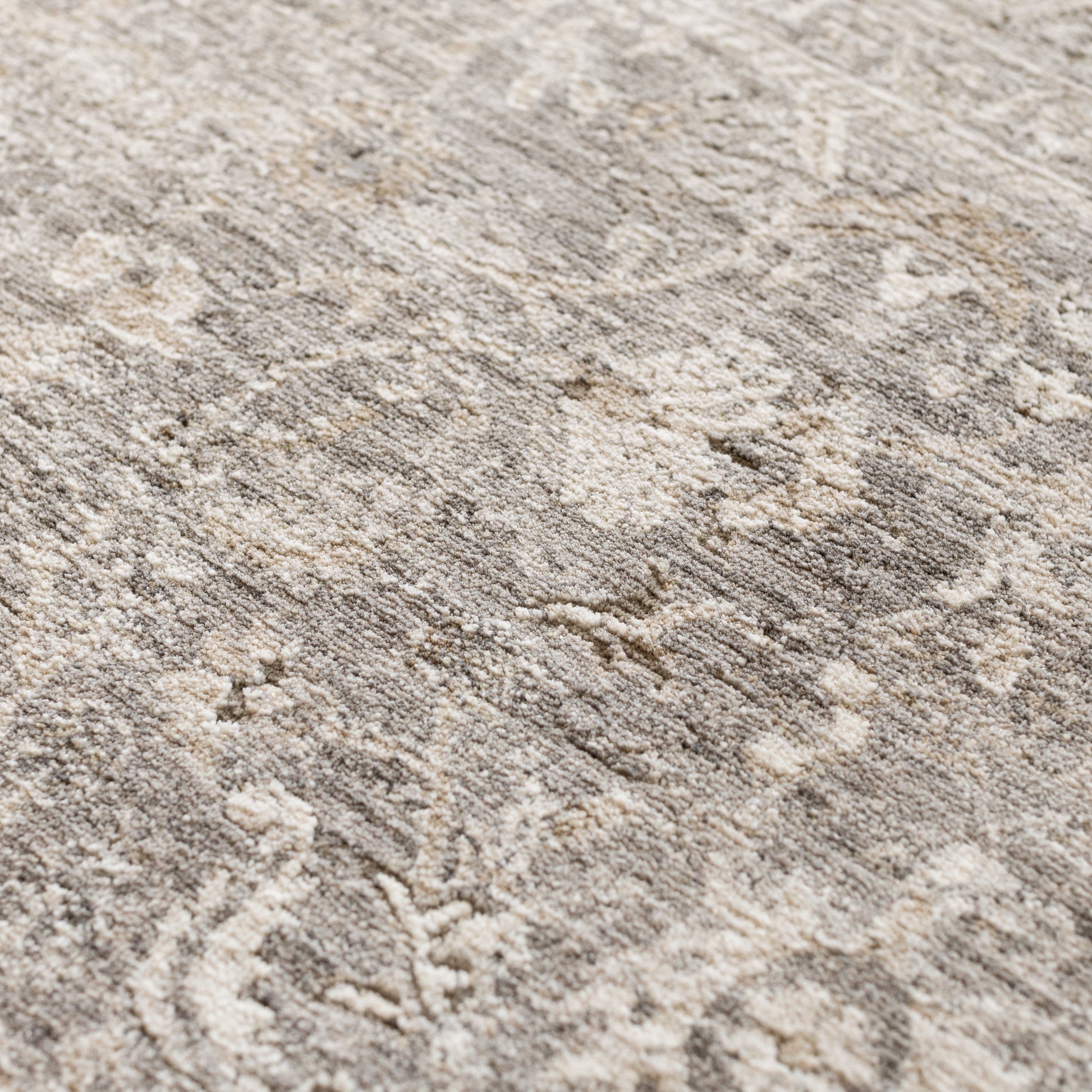 Dalyn Rugs Cyprus  Silver  Traditional