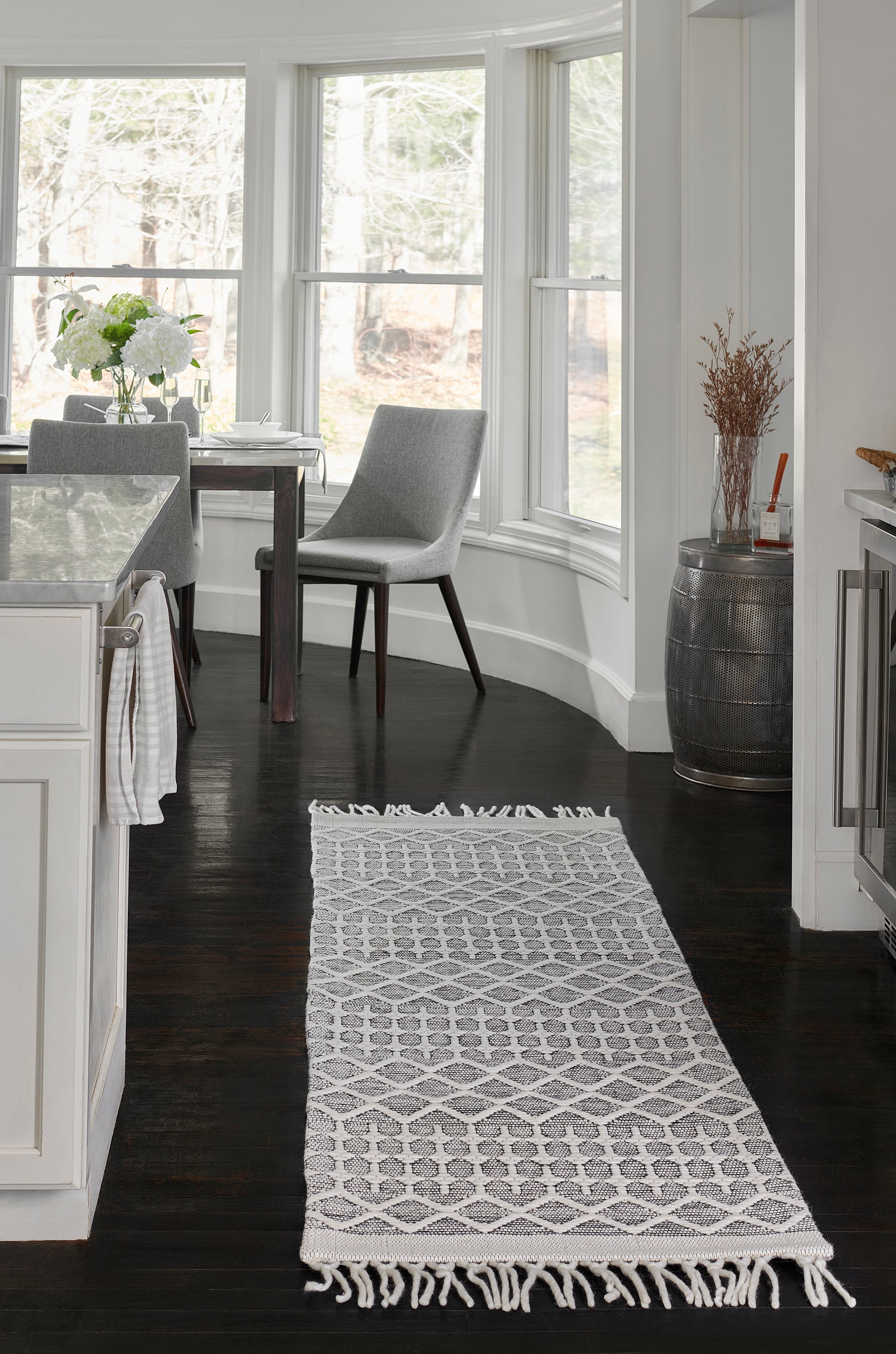 Momeni Ember  Black  Contemporary