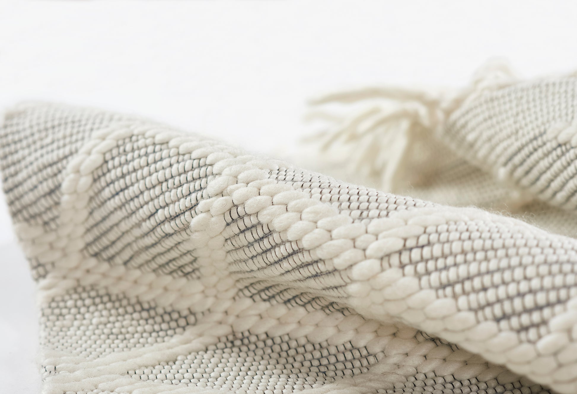 Momeni Ember  Ivory  Contemporary