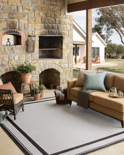 Loloi II Easton  Onyx Ivory Indoor/Outdoor