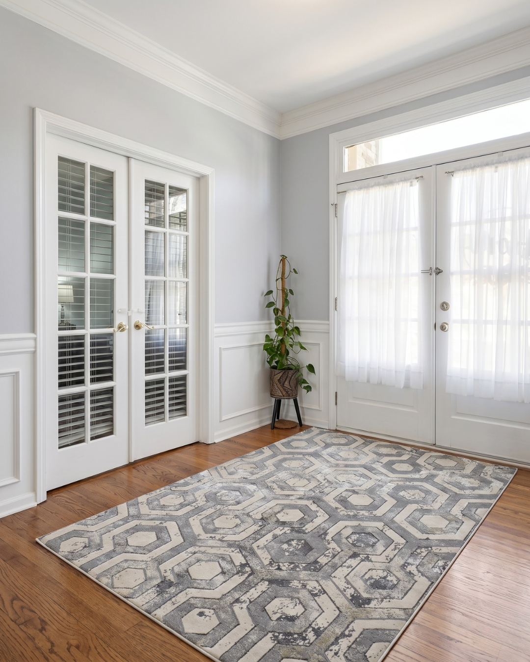 Feizy 3046F Ivory Silver geometric rug in bright entryway