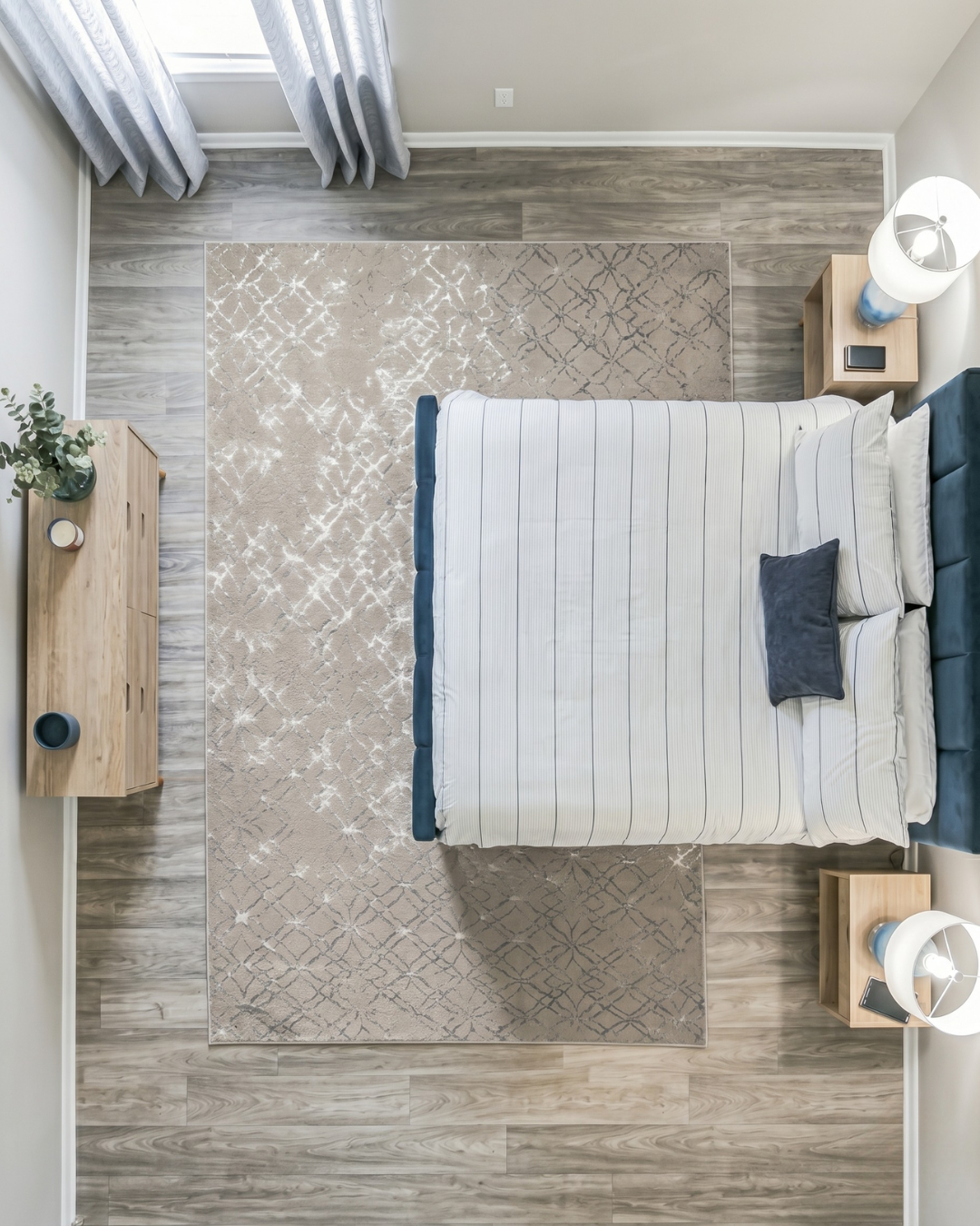 Feizy 3047F Ivory Silver abstract rug in modern bedroom