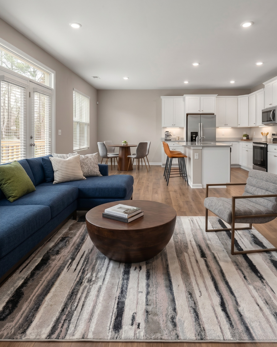 Feizy 3049F Silver contemporary rug in open living space