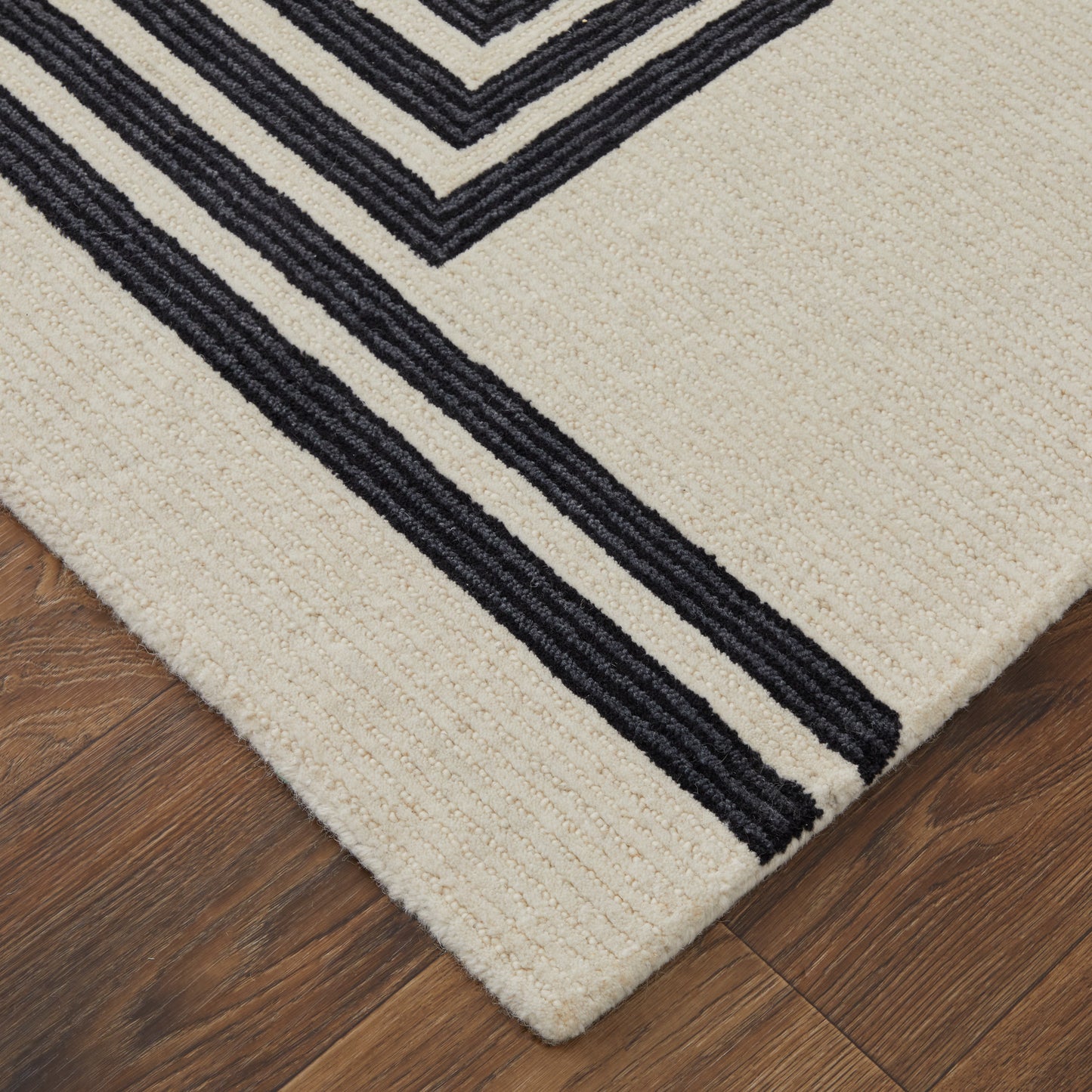 Feizy Maguire 8900F Ivory Black Transitional/Industrial/Mid-Ce Hand Tufted Rug