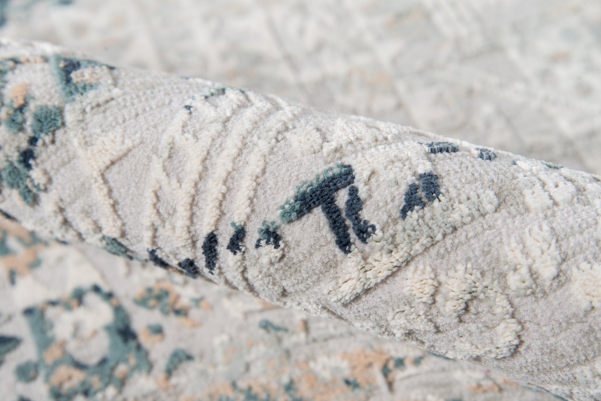 Momeni Genevieve  Silver  Traditional