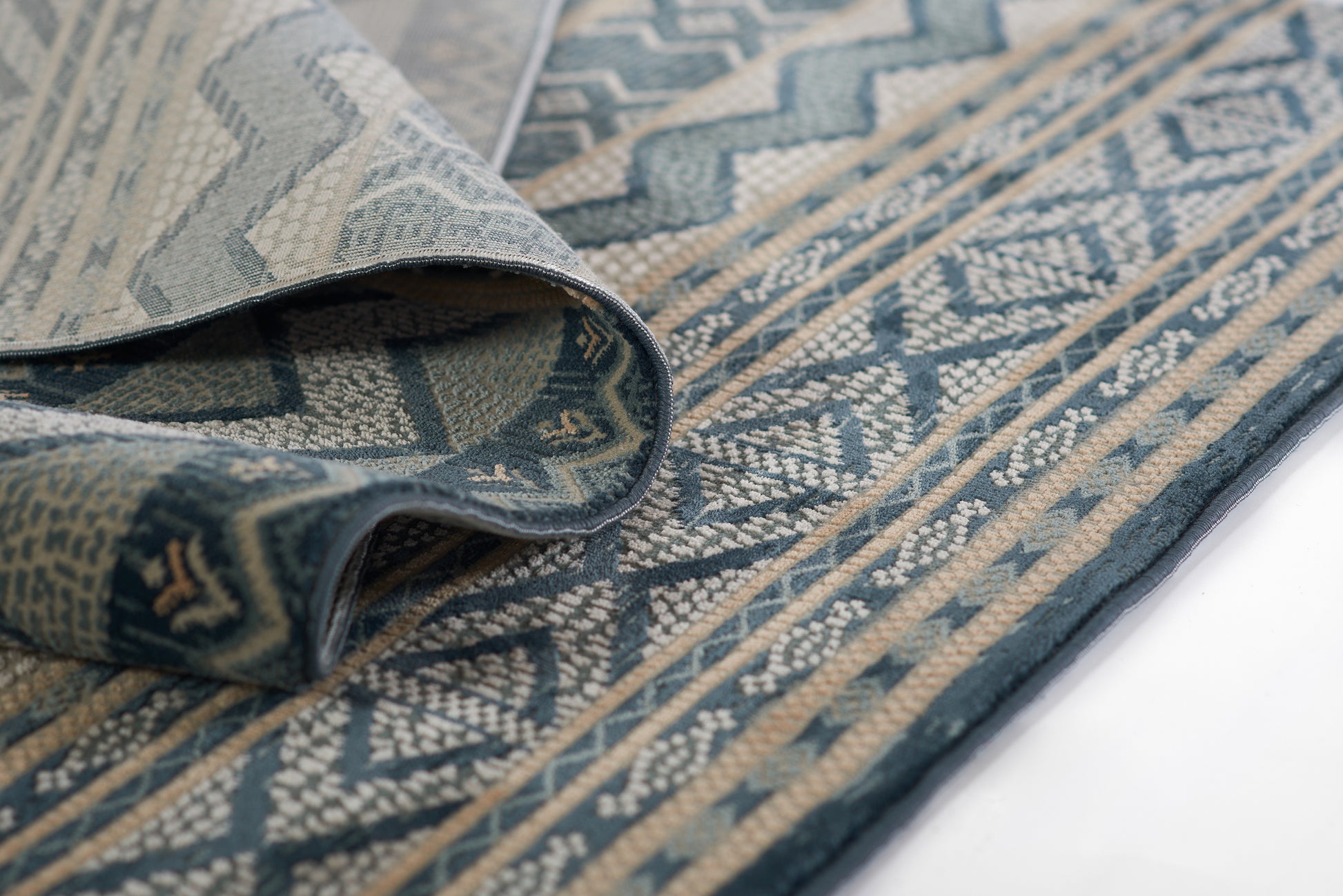 Momeni Genevieve  Blue  Contemporary