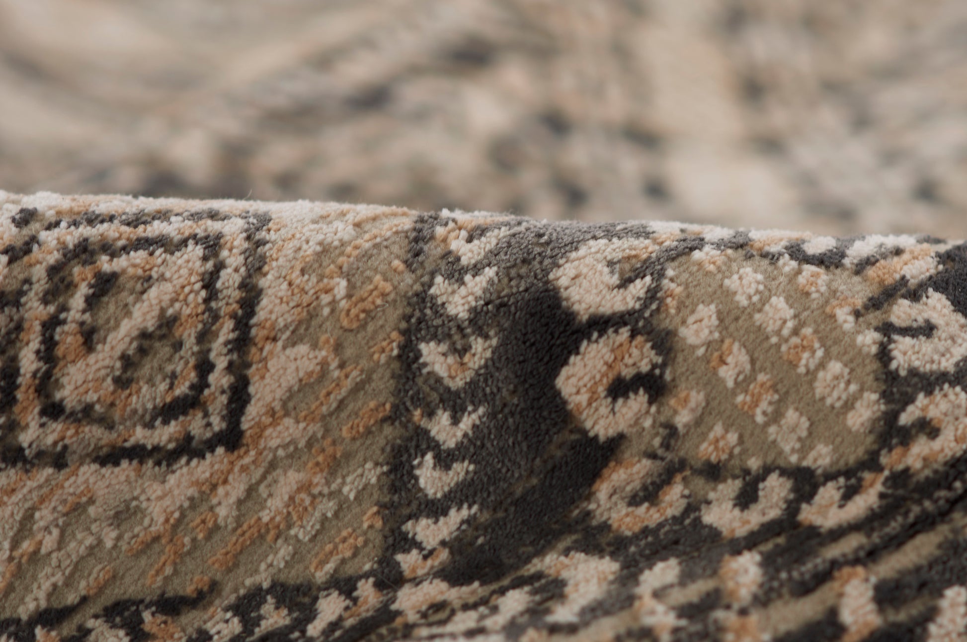 Momeni Genevieve  Charcoal  Southwestern