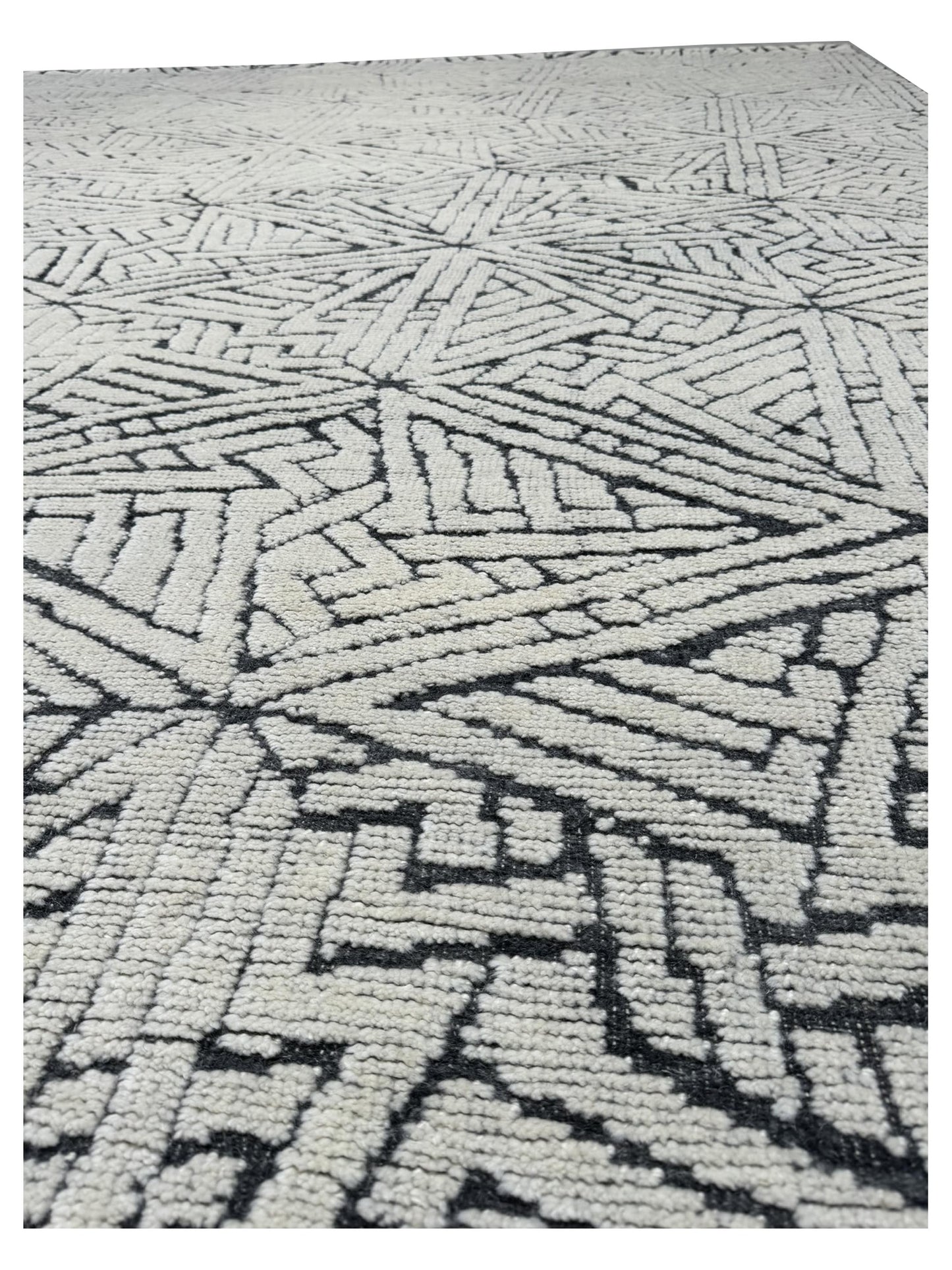 Artisan Harmony  White Black Contemporary Knotted Rug