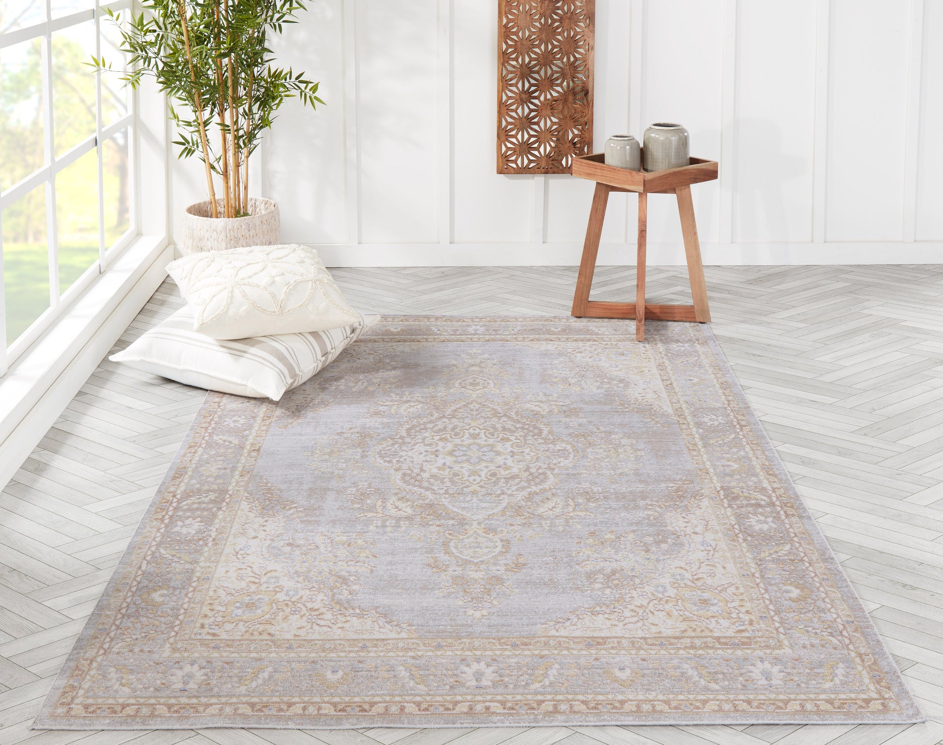Momeni Isabella  Grey  Traditional