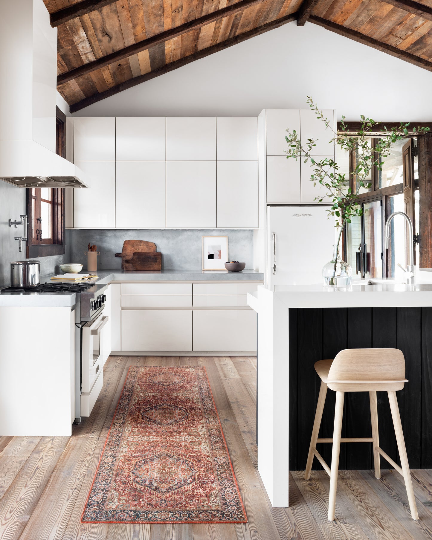 Loloi Layla  Red Navy Traditional