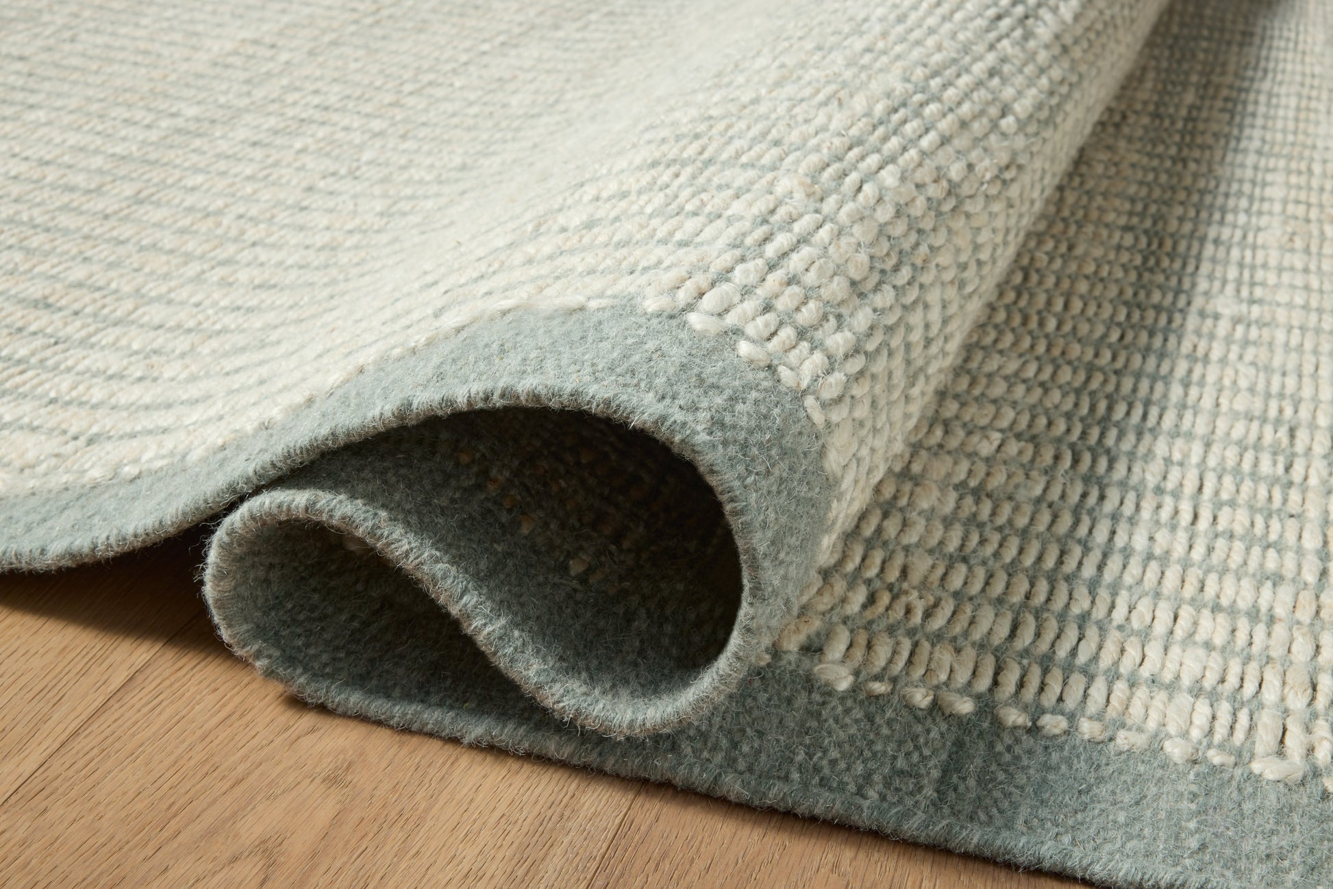 Amber Lewis x Loloi Lilah  Ivory Sky Transitional