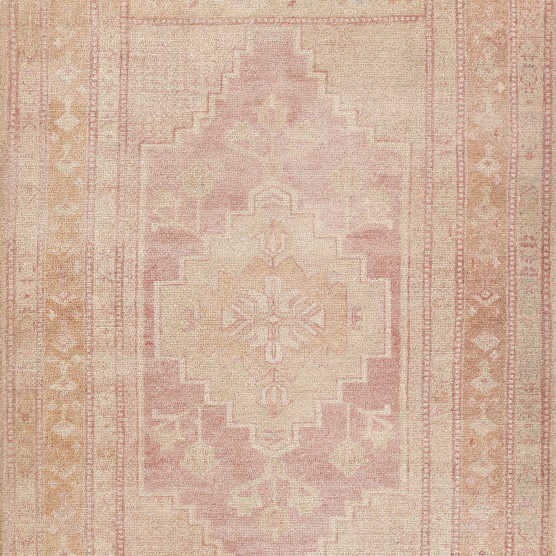 Momeni Luna  Pink  Traditional