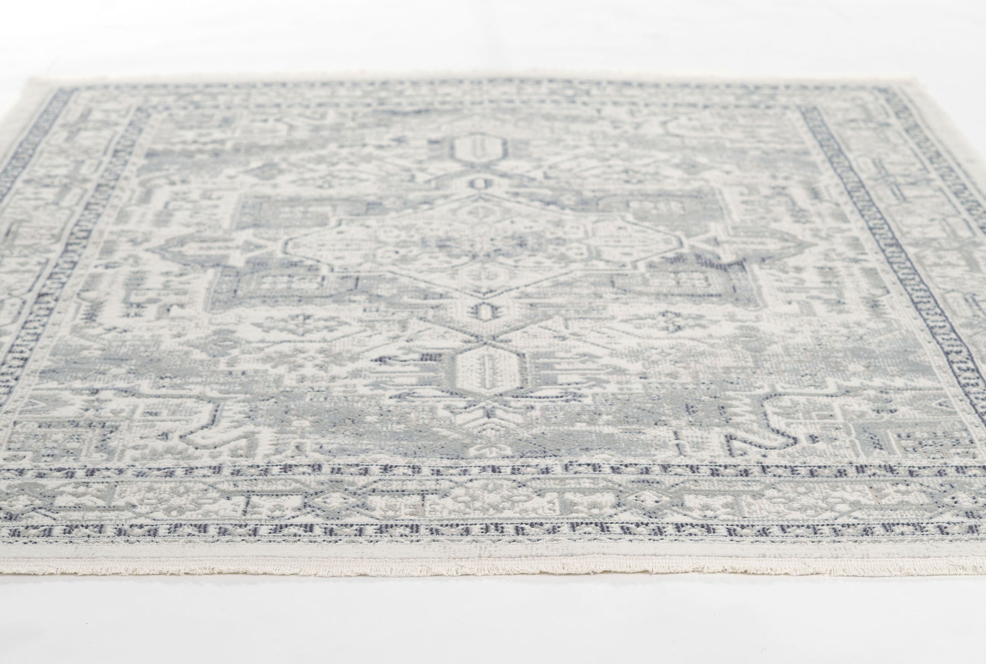 Momeni Menlo  Blue  Traditional