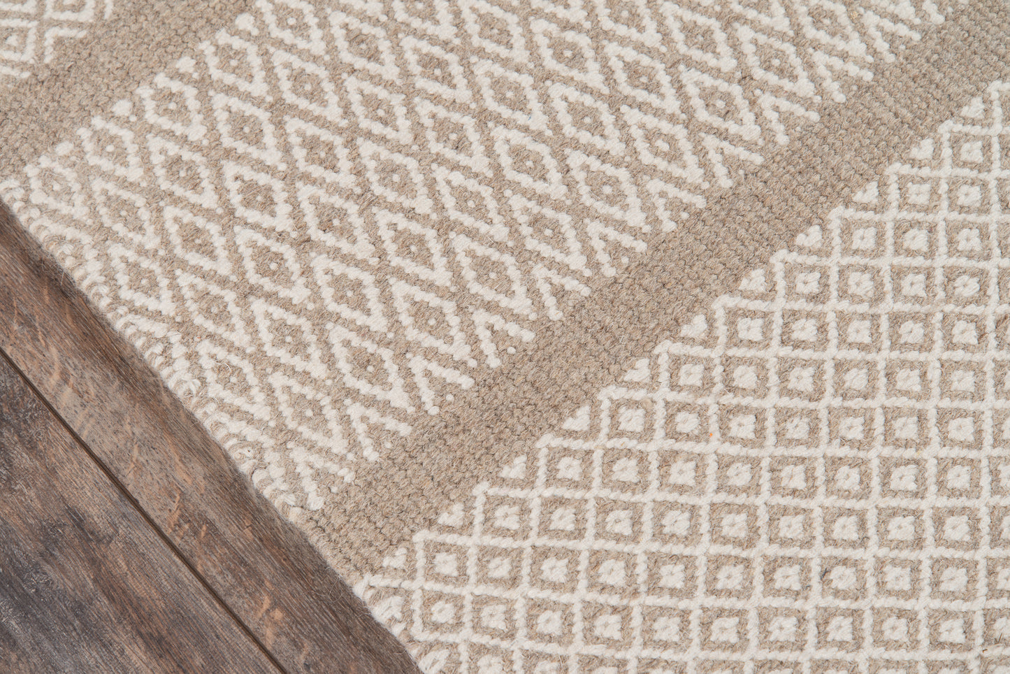 Momeni Mesa  Beige  Contemporary