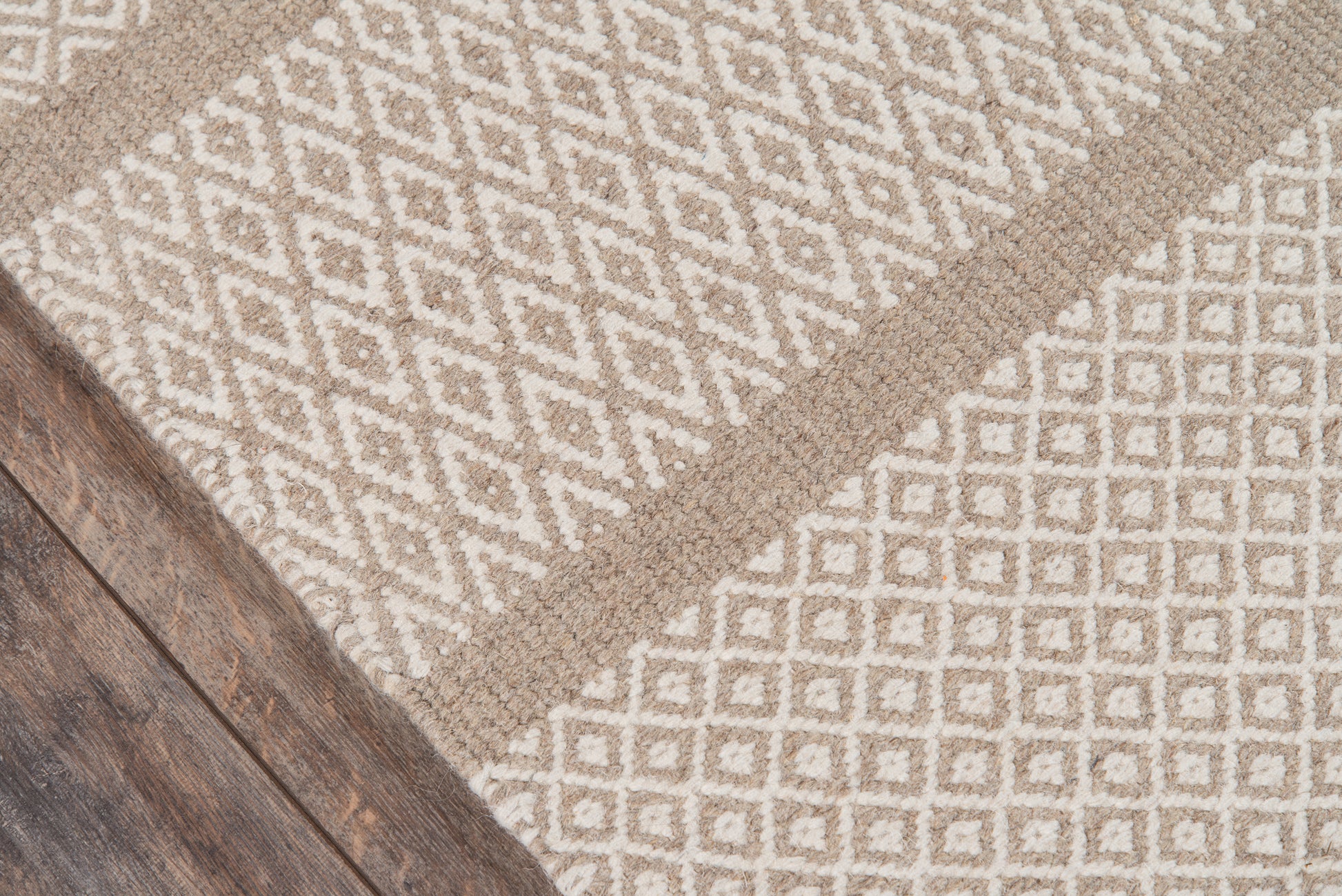 Momeni Mesa  Beige  Contemporary