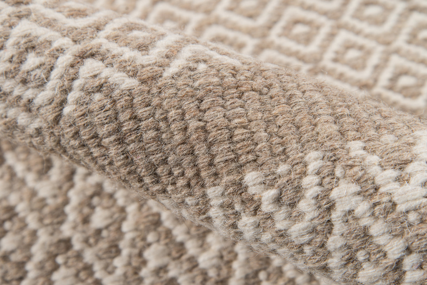 Momeni Mesa  Beige  Contemporary