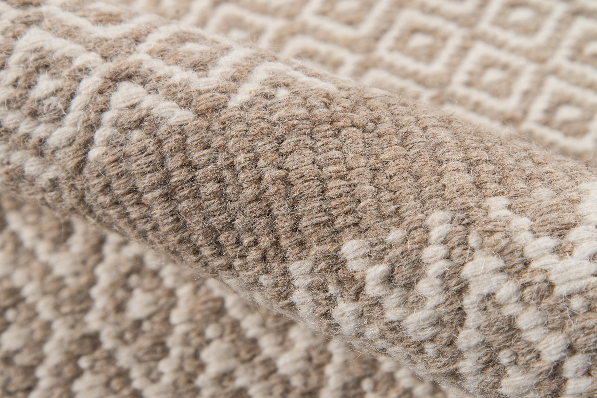 Momeni Mesa  Beige  Contemporary