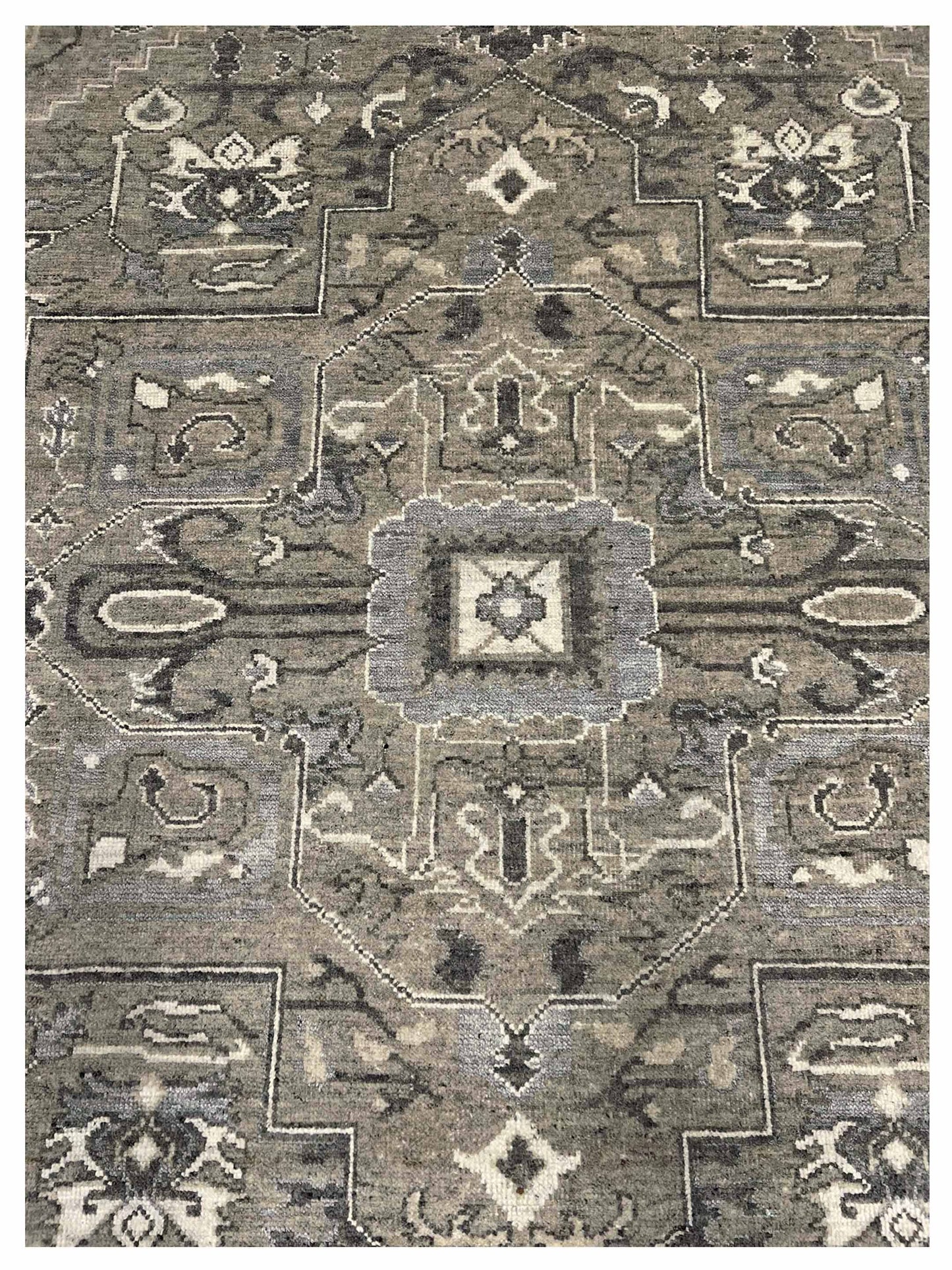 Artisan Nova Flax Grey Contemporary Knotted Rug