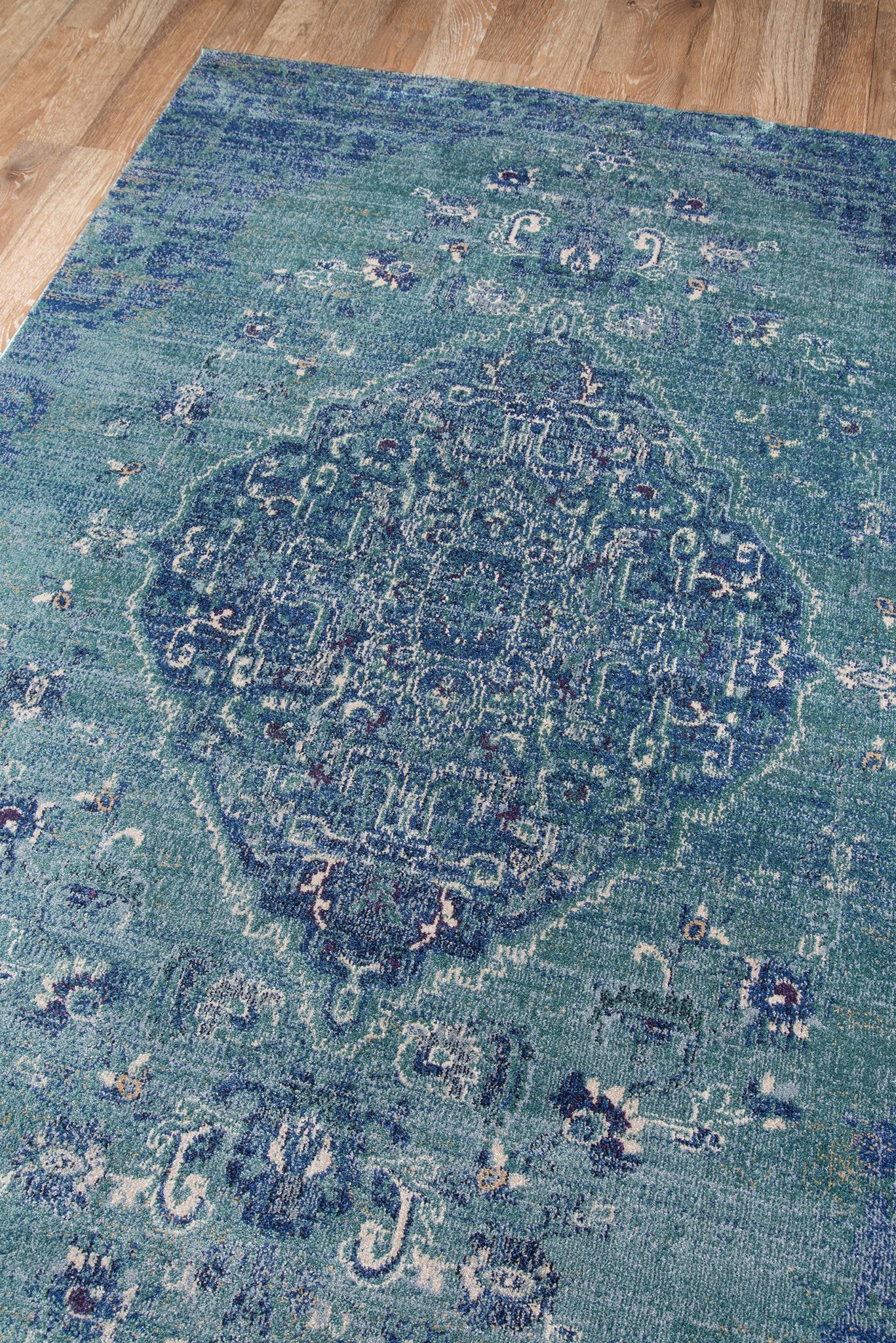 Momeni Amelia AM-02 Denim Traditional Machine Made Rug