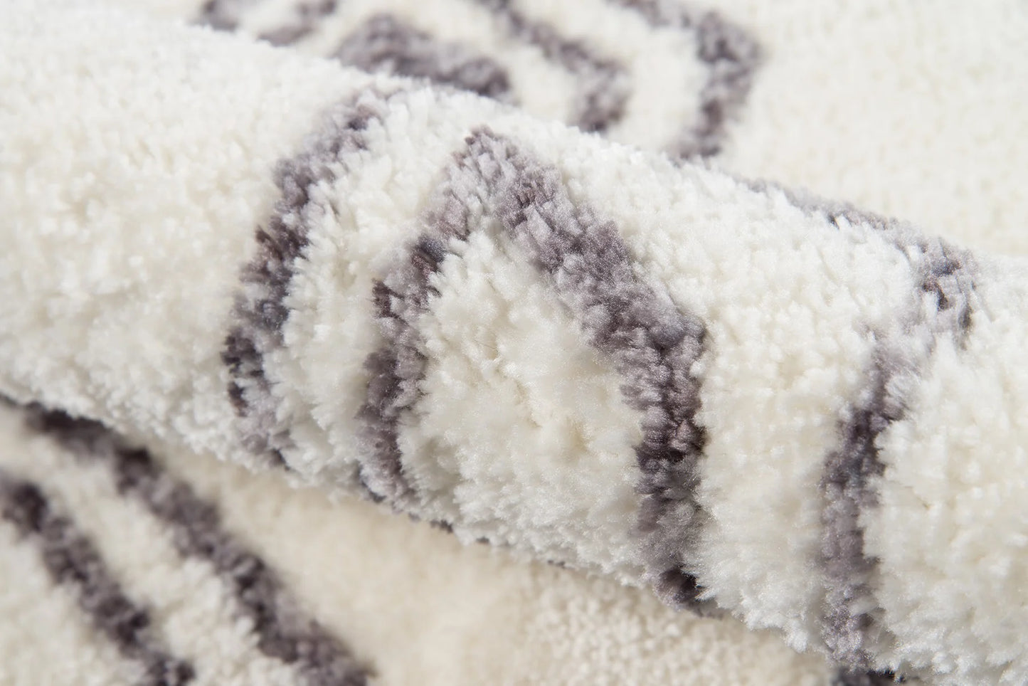 Momeni Margaux MGX-5 Ivory Contemporary Table Tufted Rug