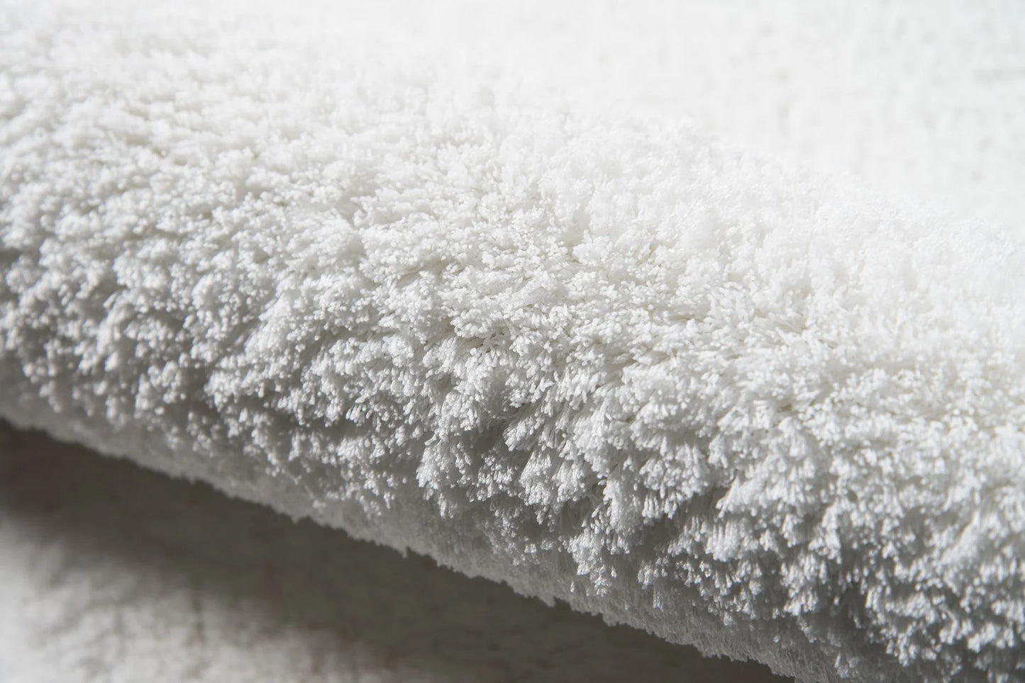 Momeni Velvet Shag VS-01 White Modern Hand Hooked Rug