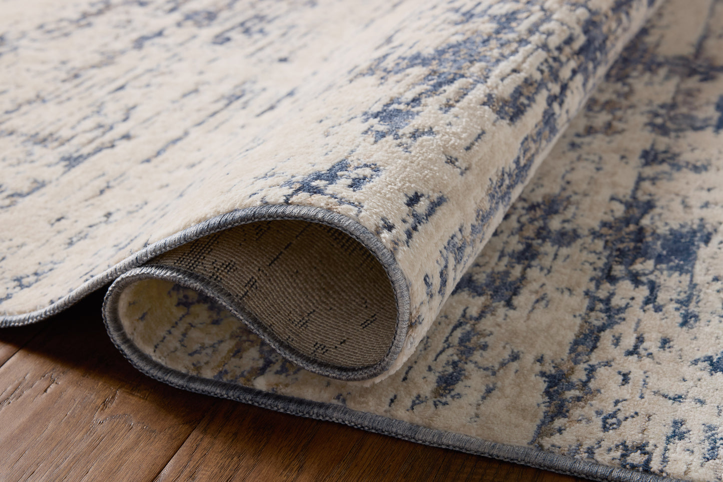 Loloi II Nellie  Dove Blue Contemporary