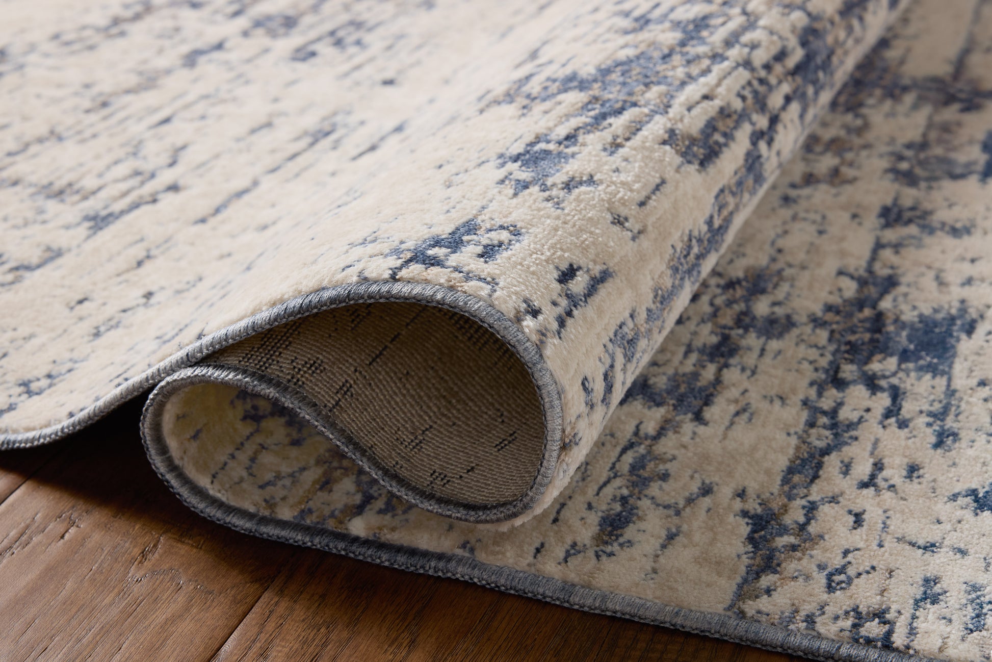 Loloi II Nellie  Dove Blue Contemporary