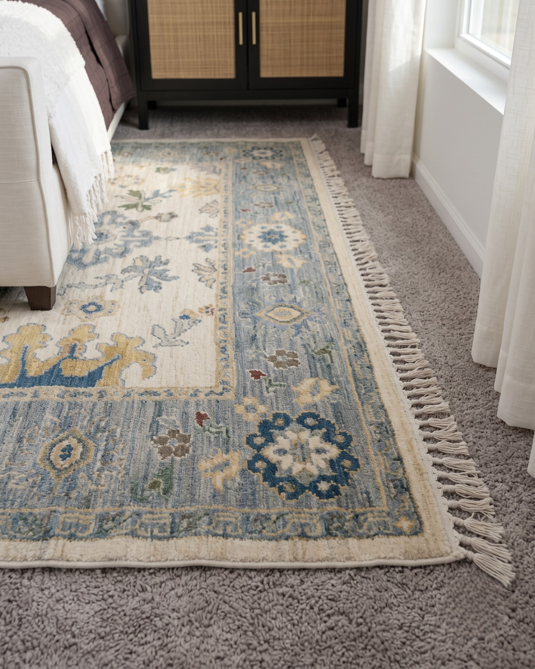 Oriental Weavers Lucca 846H1 Ivory Blue corner detail with fringe