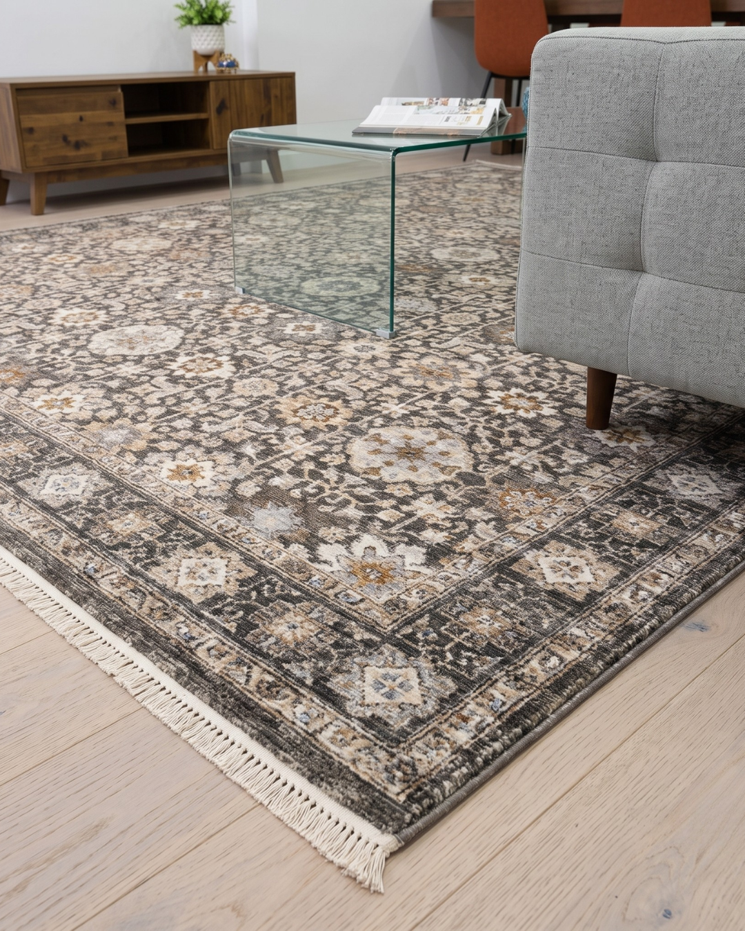 Oriental Weavers Maharaja 070N1 Grey Ivory traditional rug corner texture close-up