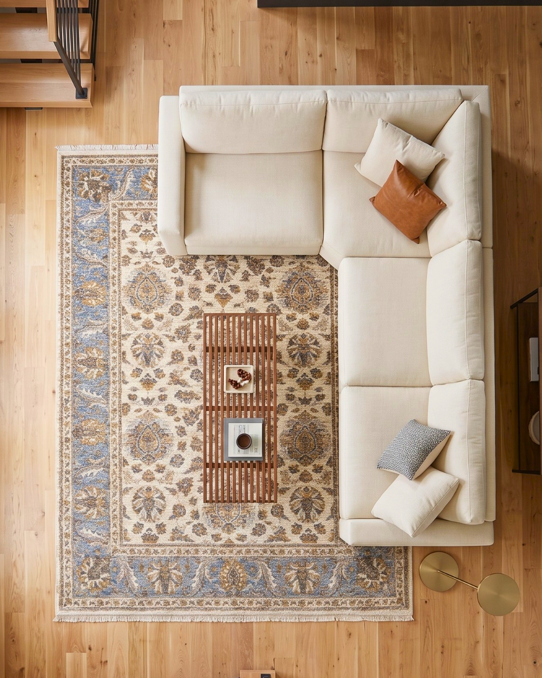 Oriental Weavers Maharaja 5091Z Ivory Blue rug corner with blue floral border