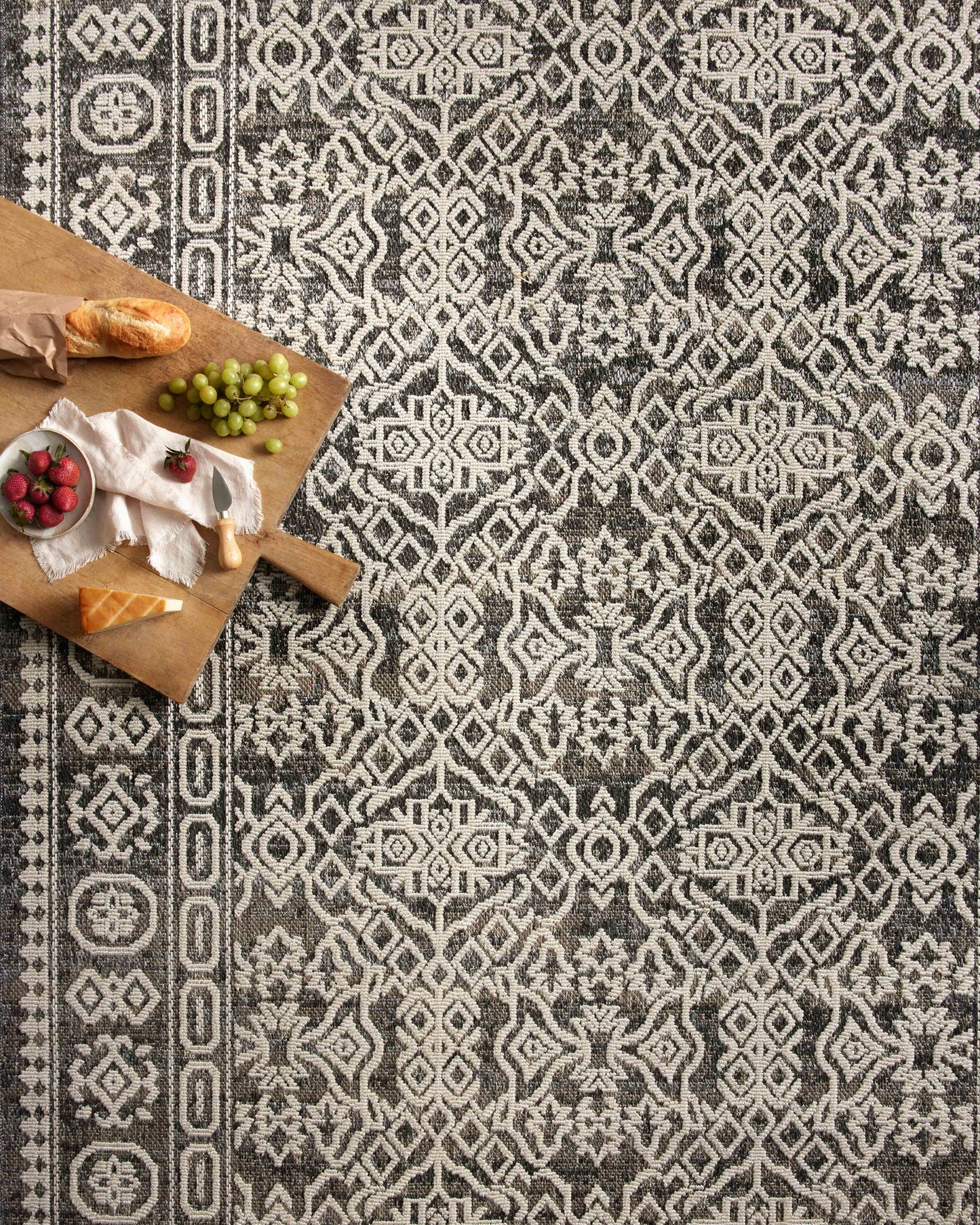 Loloi II Rainier  Pebble Ivory Indoor/Outdoor