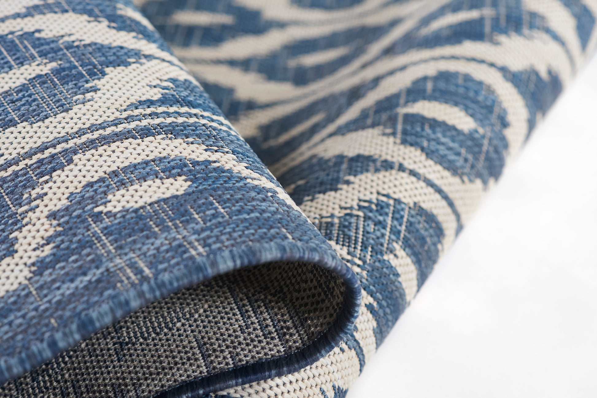 Momeni Riviera  Blue  Contemporary