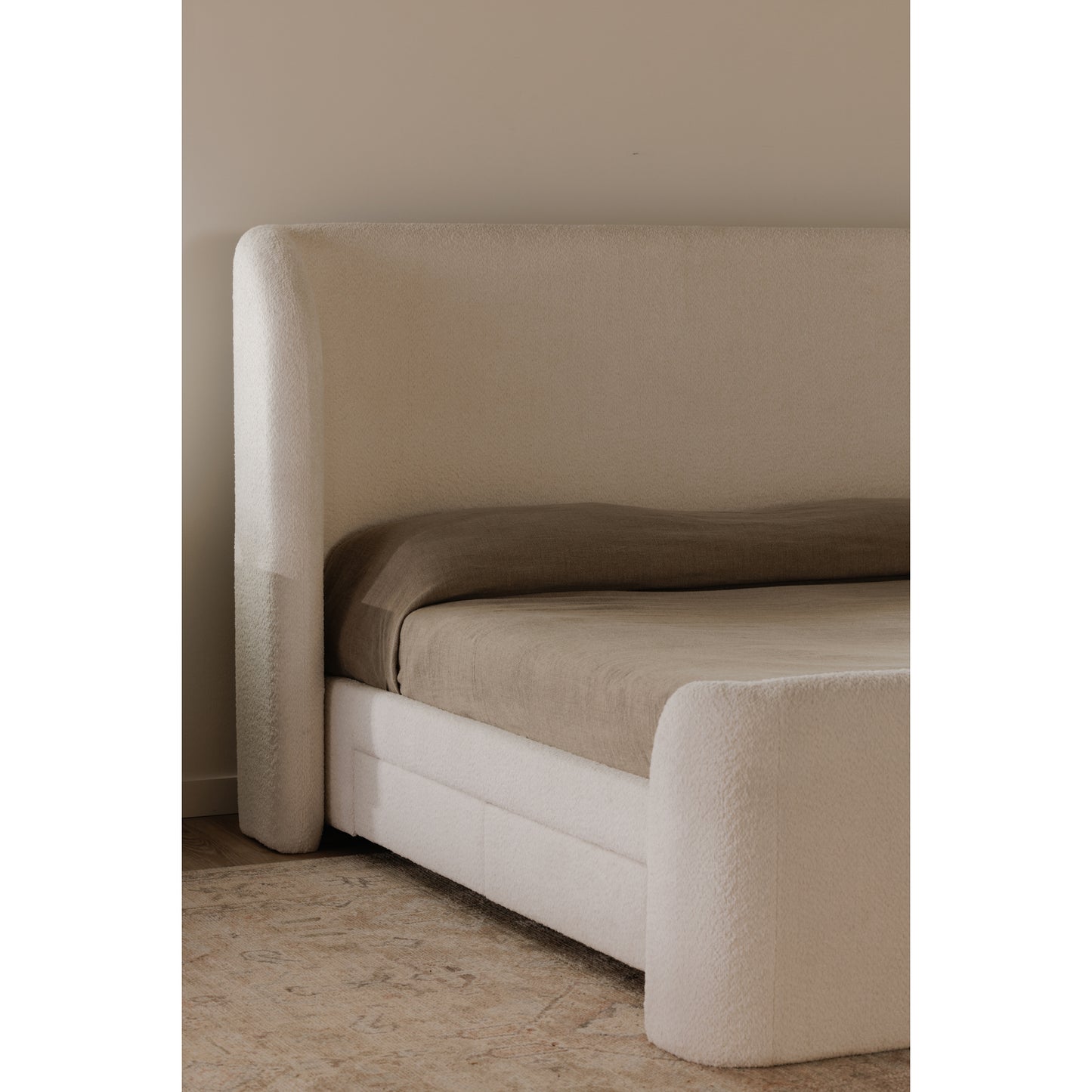 Moes Home Beds Sophia White Contemporary Furniture