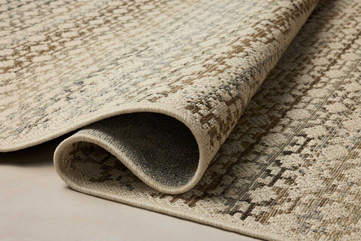 Loloi Saylor  Ivory Multi Indoor/Outdoor