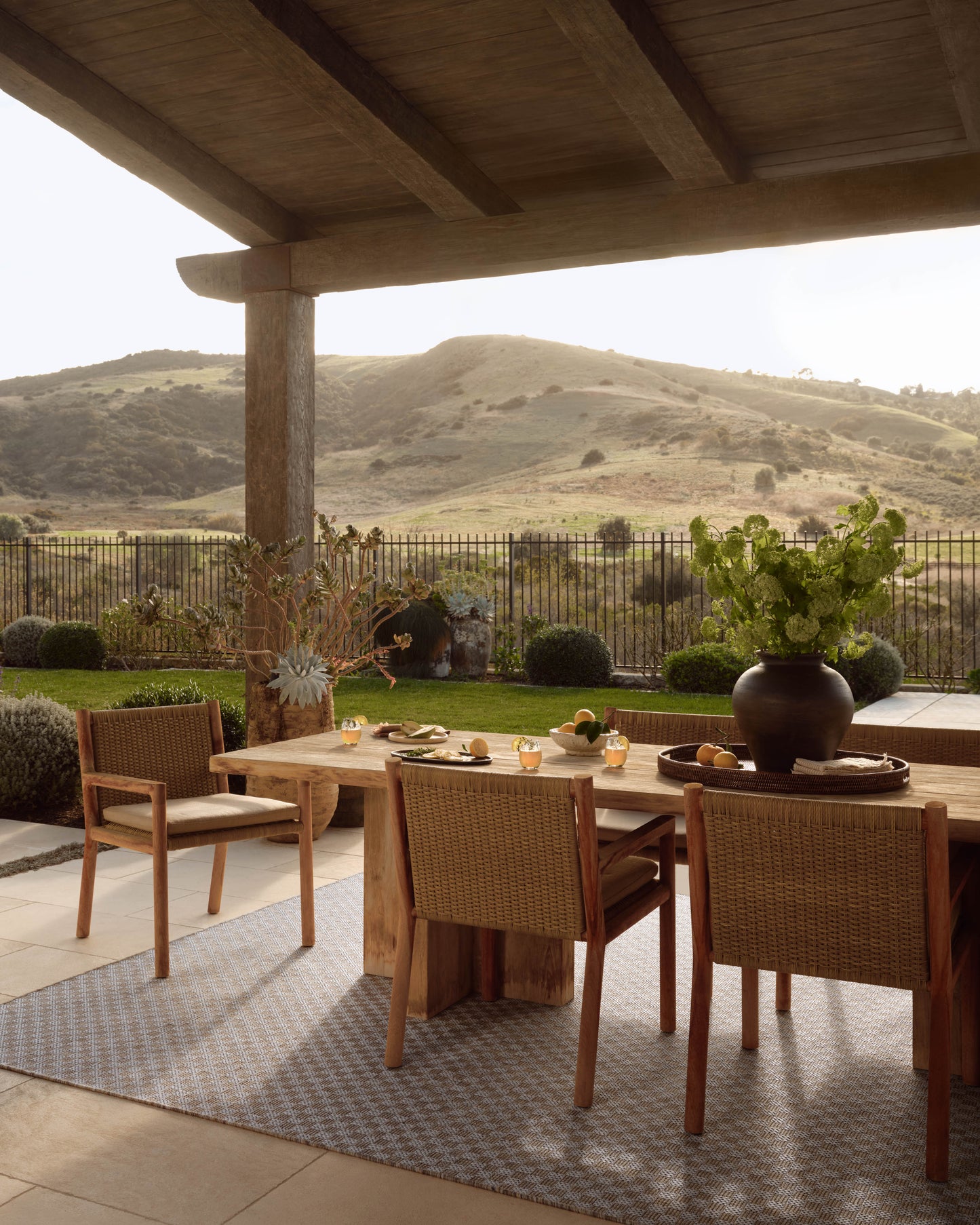 Amber Lewis x Loloi Topanga  Natural Silver Indoor/Outdoor