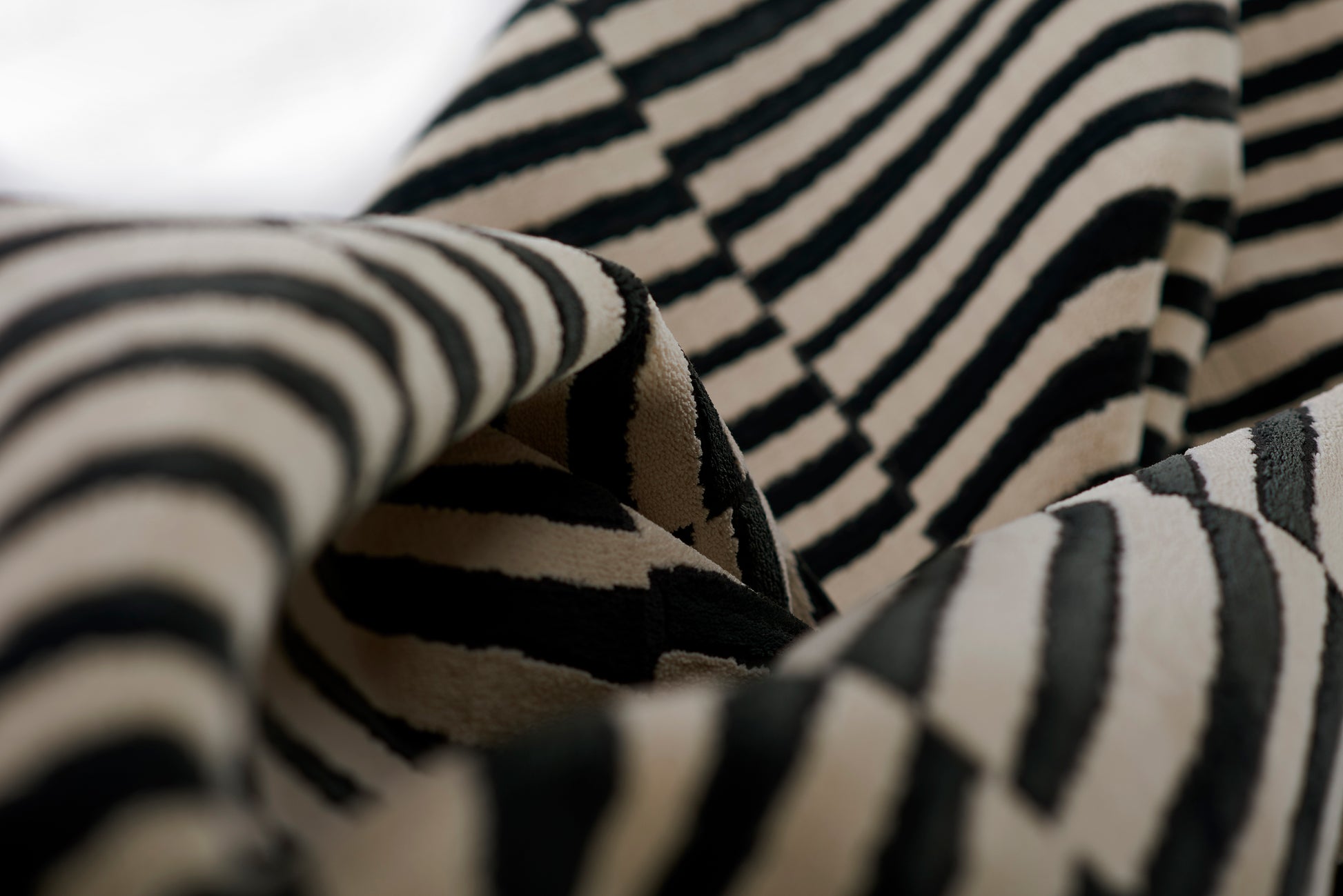 Momeni Xander  Black  Contemporary