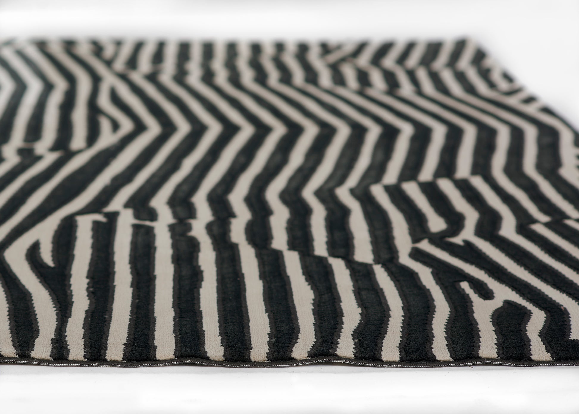 Momeni Xander  Black  Contemporary