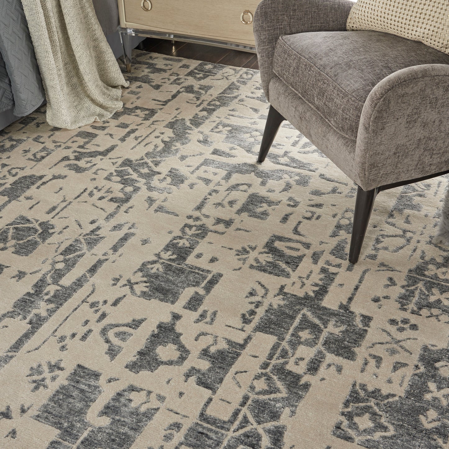 Nourison Home Silk Shadows  Ivory Grey  Transitional