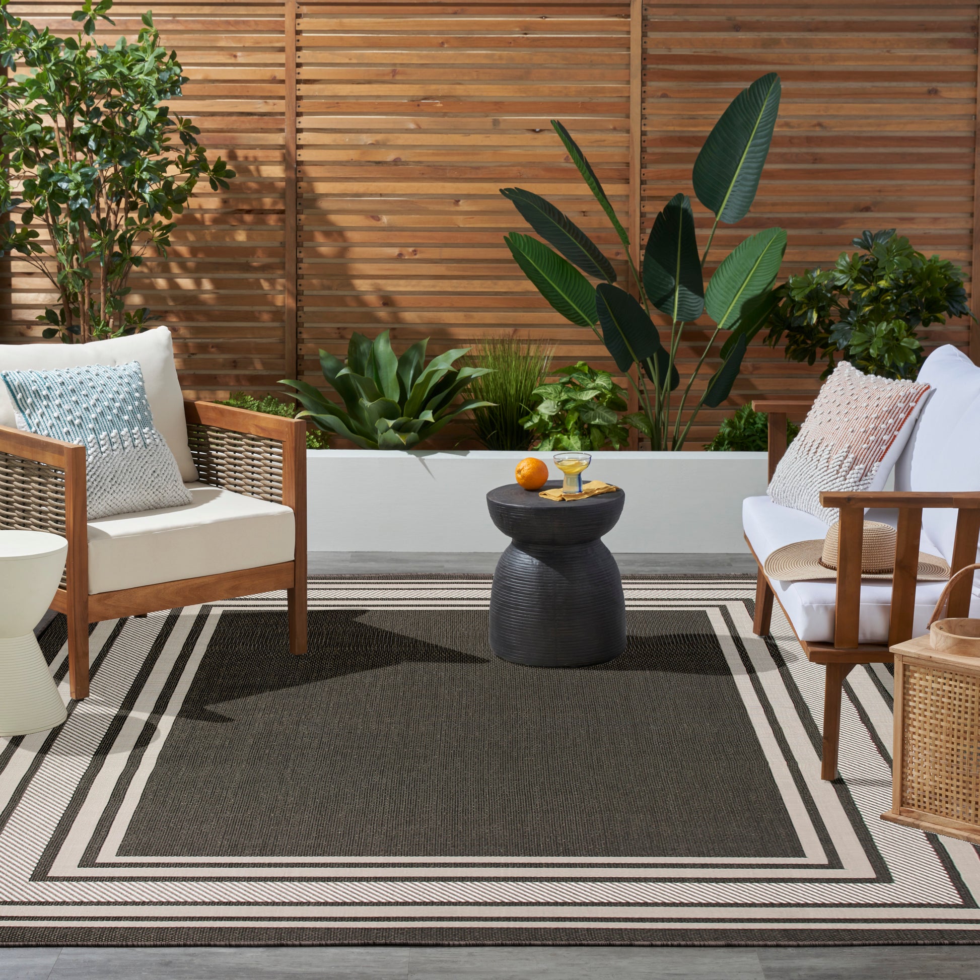 Nourison Home Horizon Indoor/Outdoor  Black  Contemporary