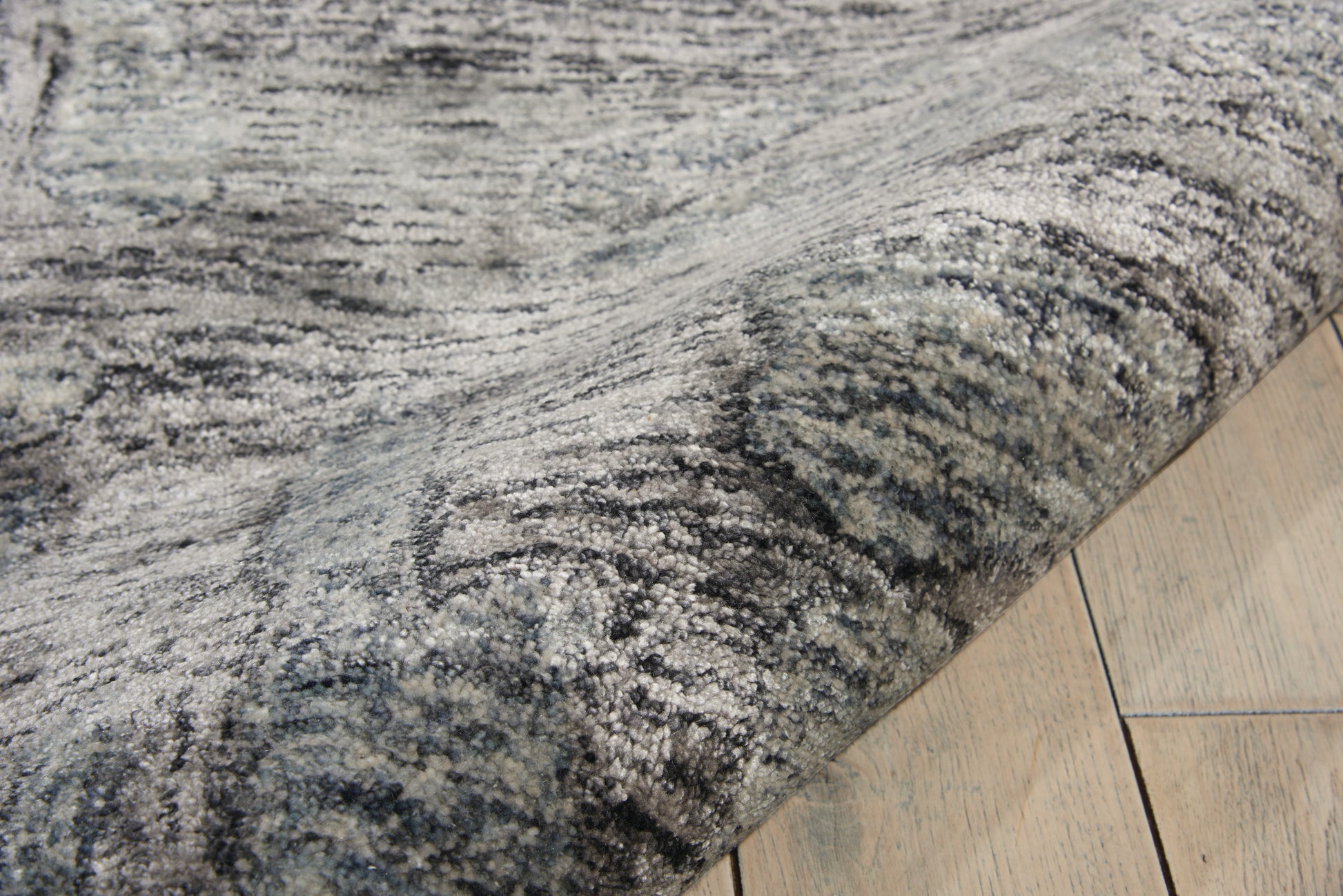 Nourison Home Gemstone  Hematite  Contemporary