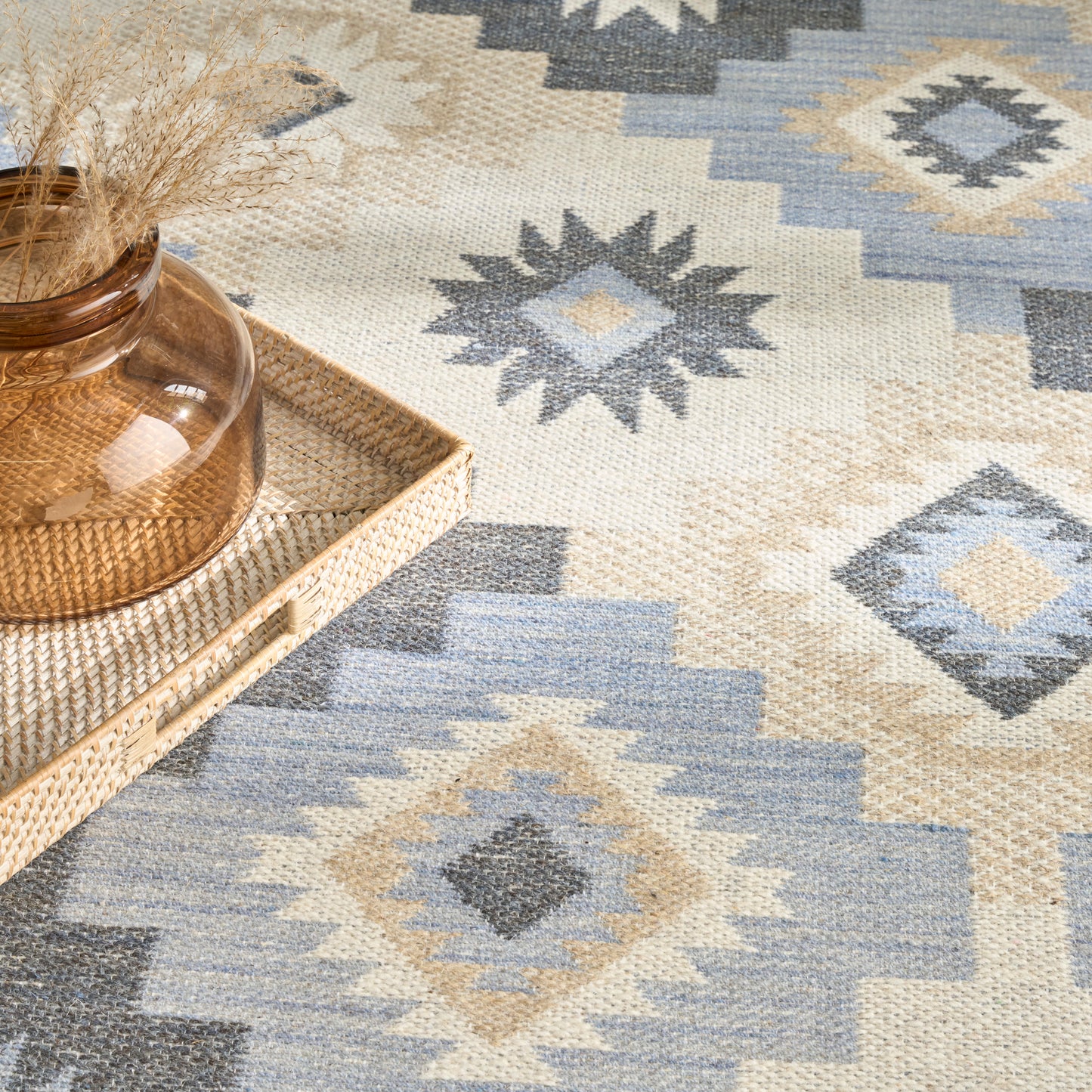 Nourison Home Copenhagen  Ivory Navy  Contemporary