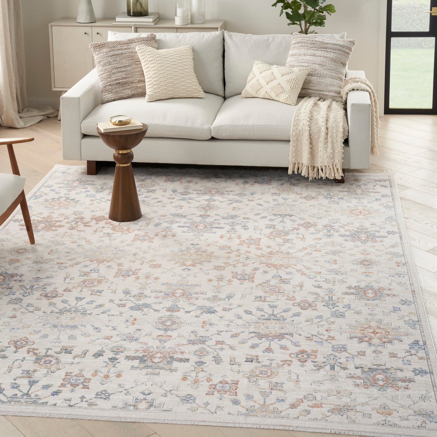 Nourison Home Elegant Heirlooms  Ivory Grey  Traditional