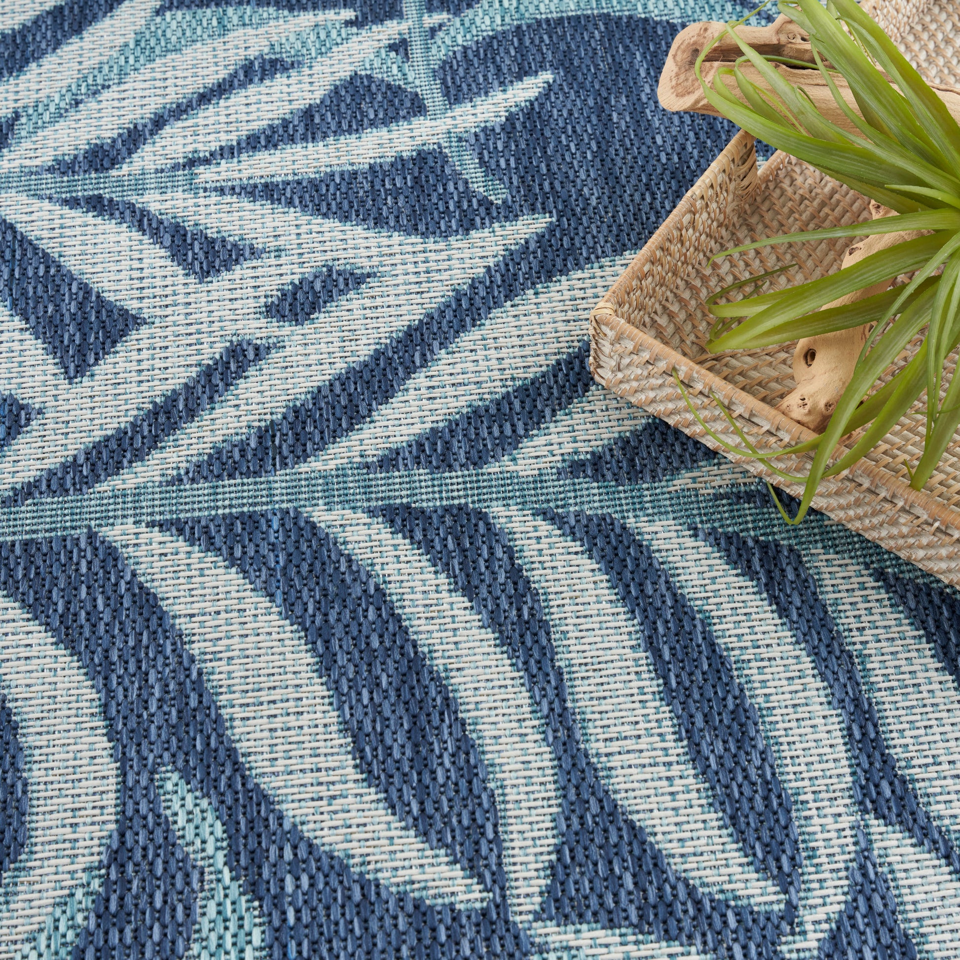 Nourison Home Garden Oasis  Navy  Contemporary