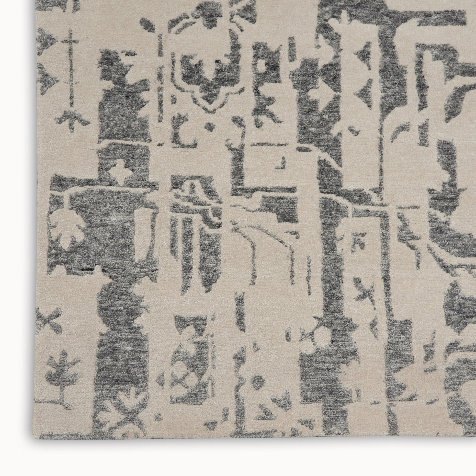 Nourison Home Silk Shadows  Ivory Grey  Transitional