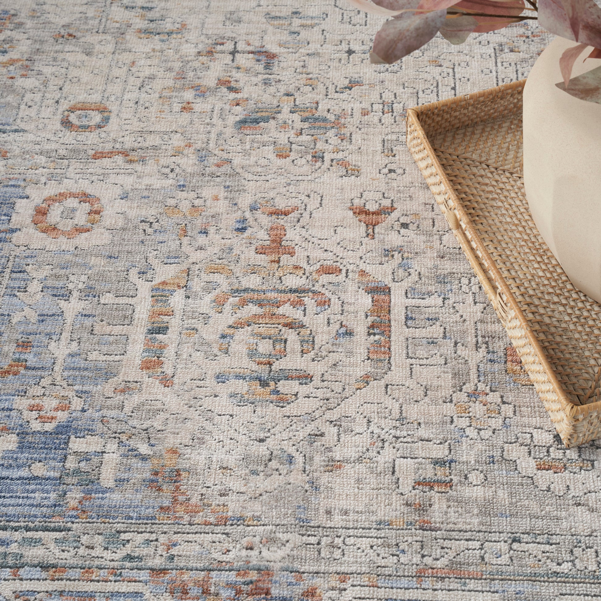 Nourison Home Elegant Heirlooms  Ivory  Traditional