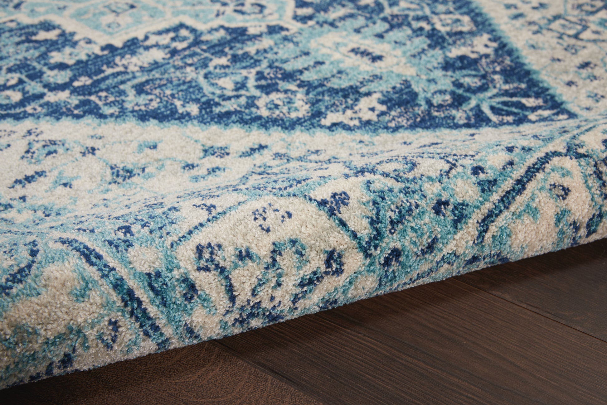 Nourison Home Tranquil  Ivory Navy  Transitional