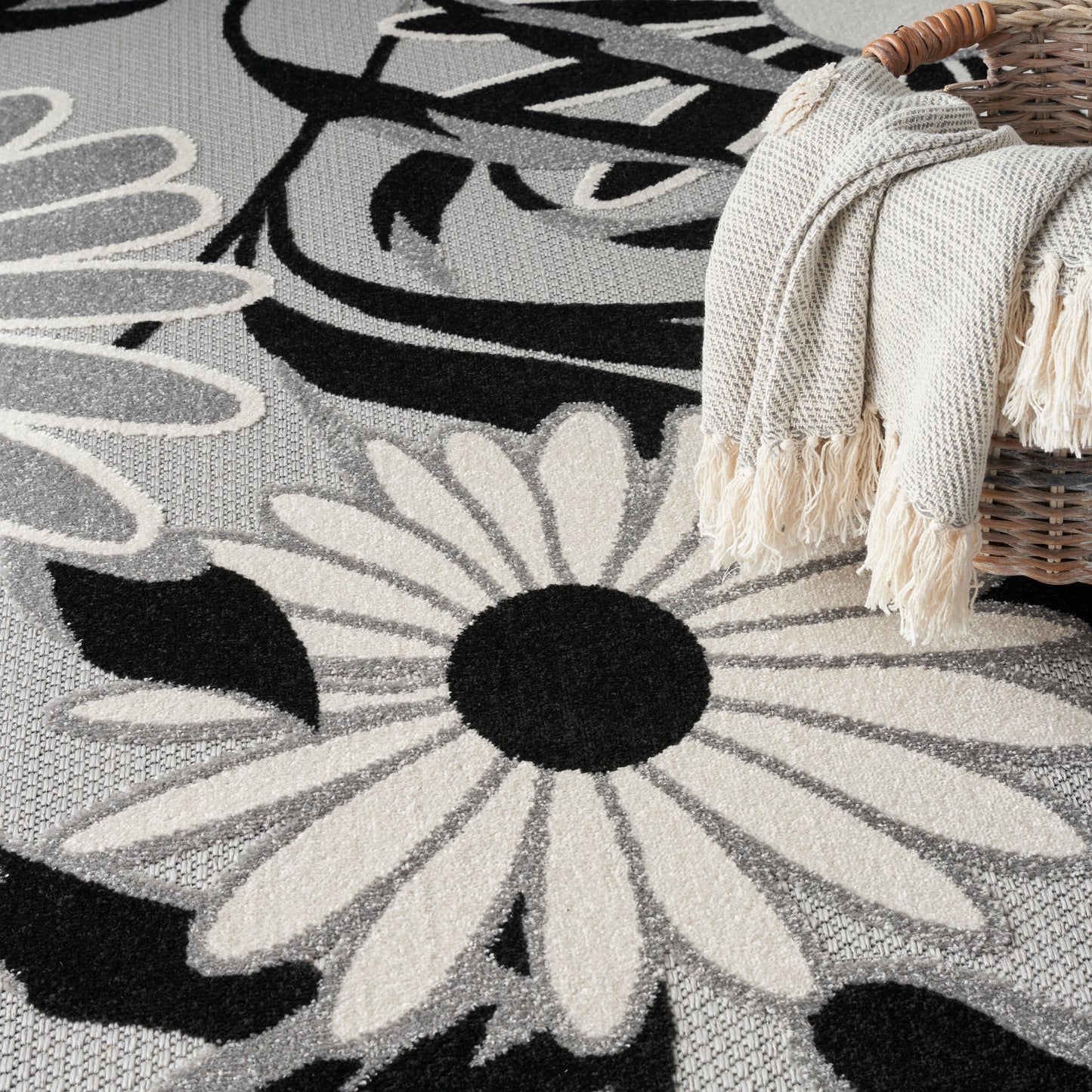 Nourison Home Aloha  Black White  Contemporary